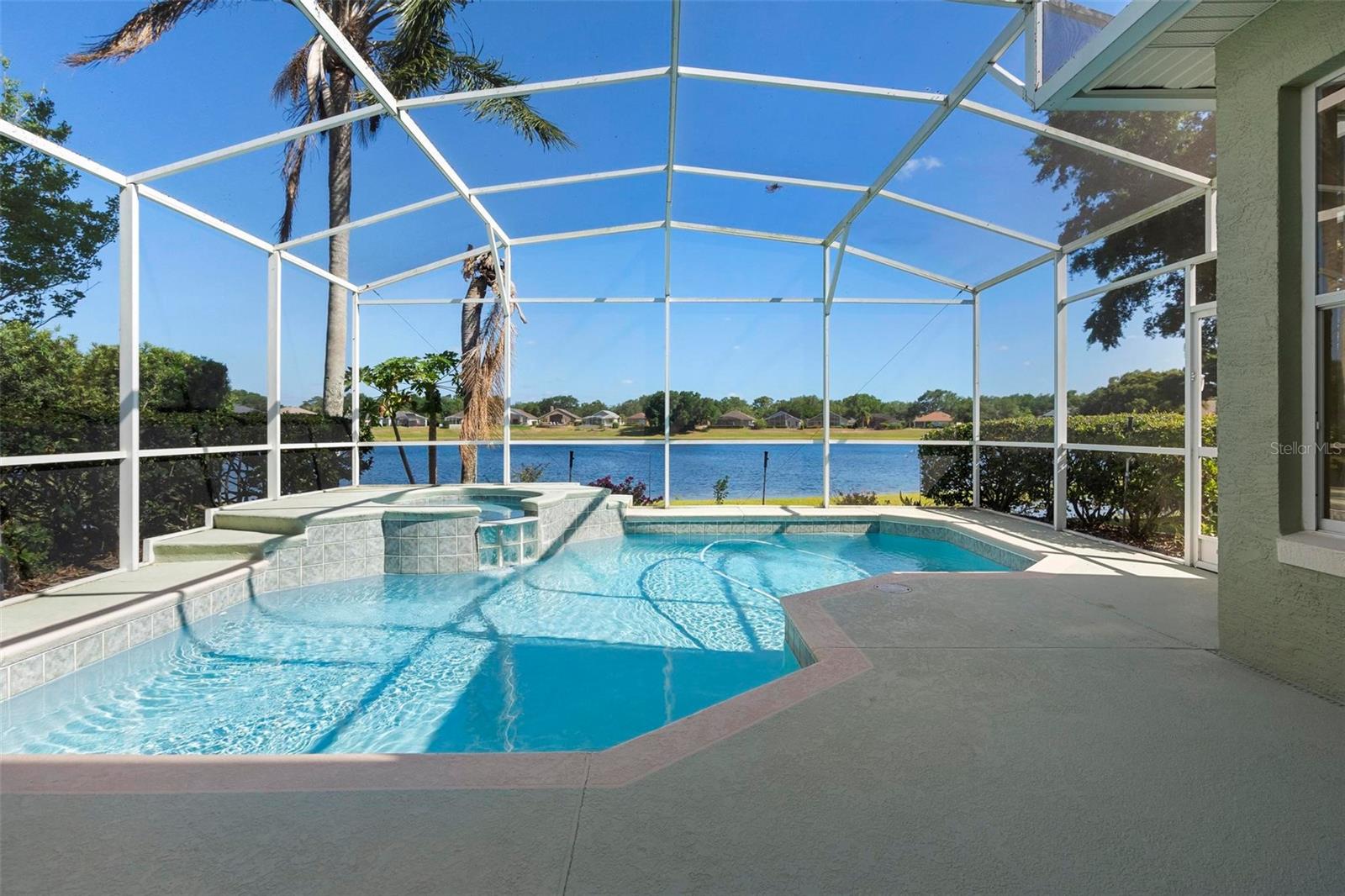 829 LAKEWORTH CIR