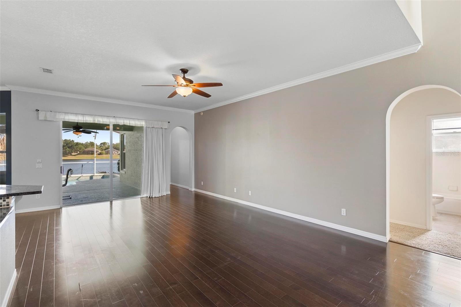 829 LAKEWORTH CIR