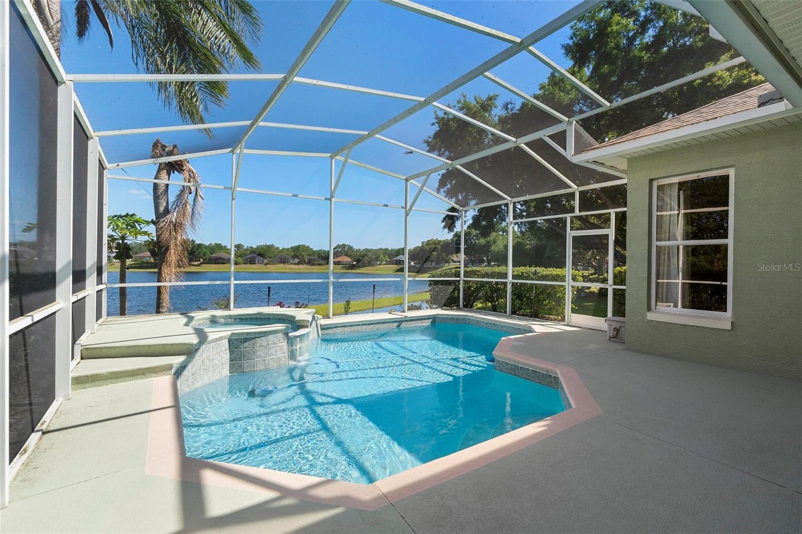 829 LAKEWORTH CIR