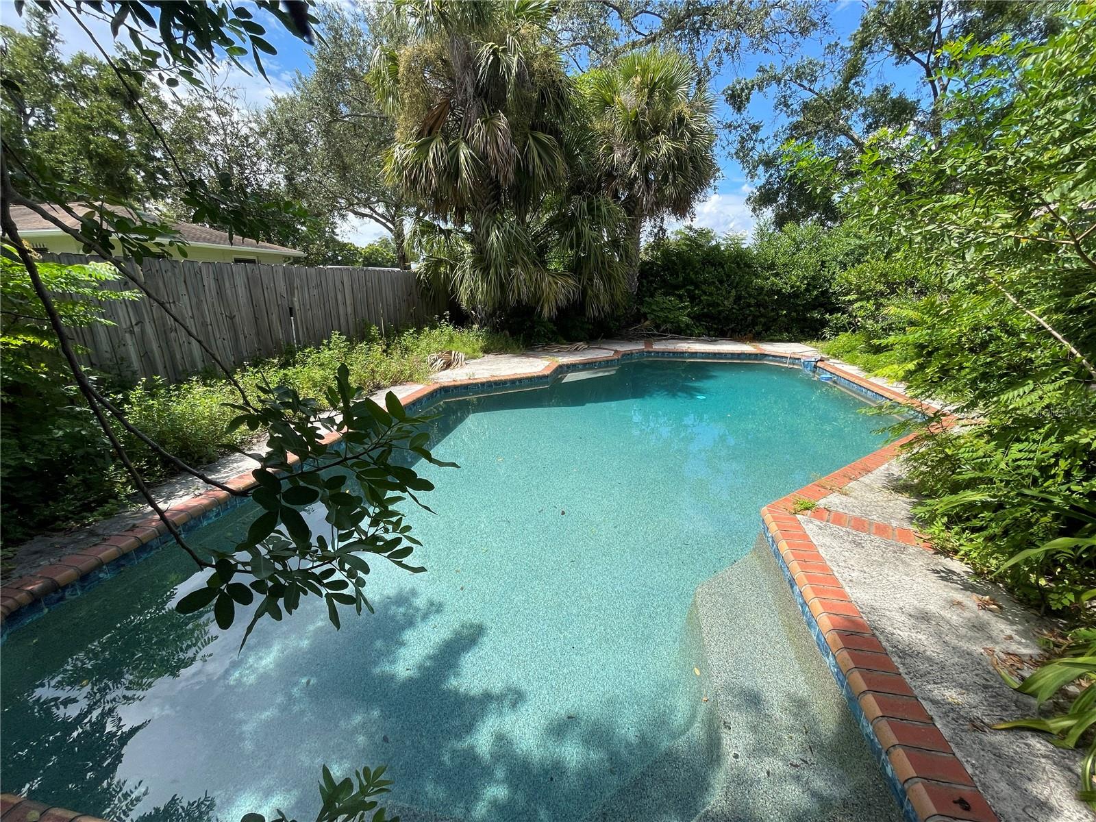 622 SPRING OAKS BLVD