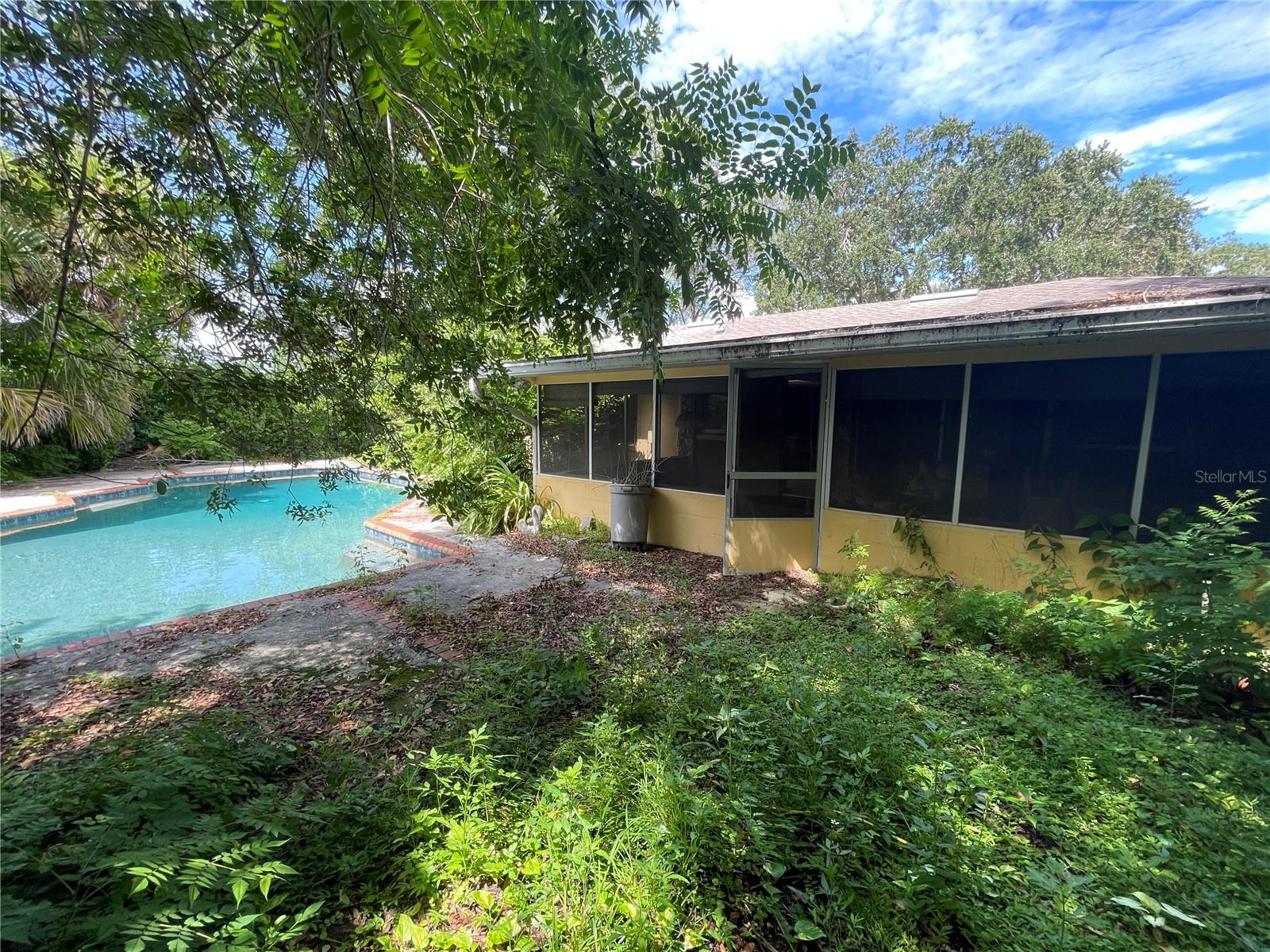 622 SPRING OAKS BLVD