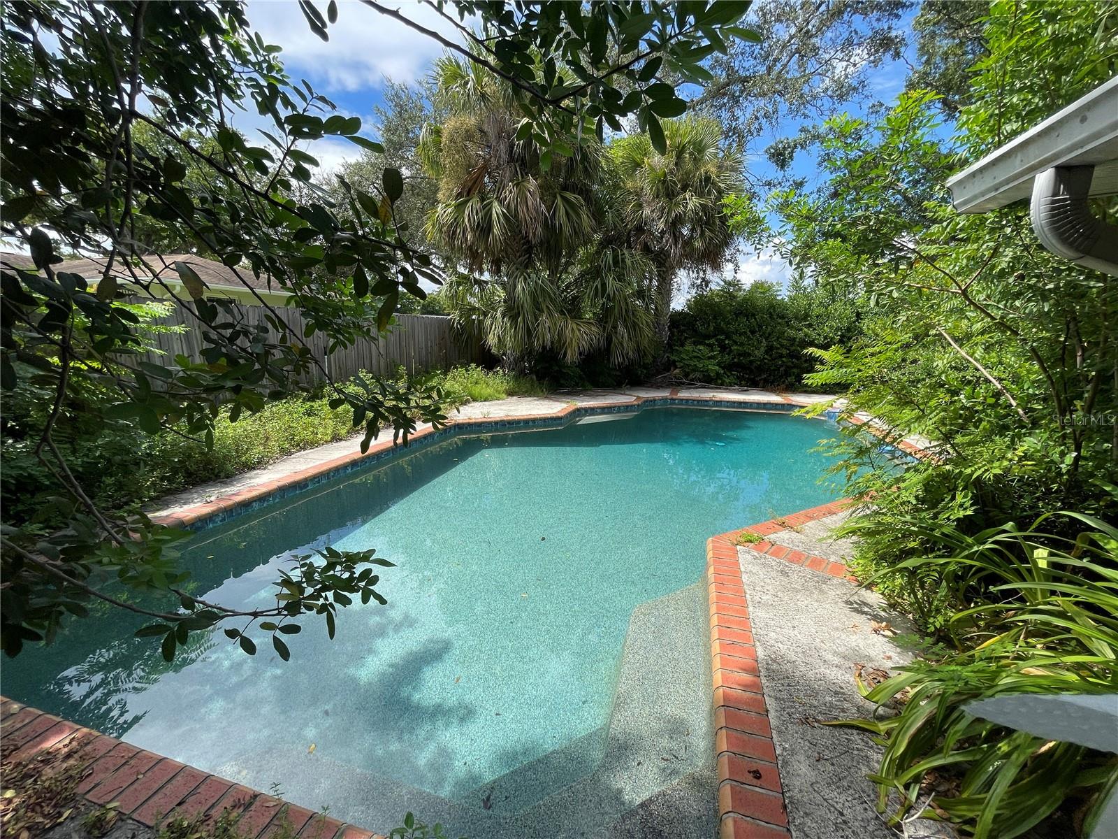 622 SPRING OAKS BLVD