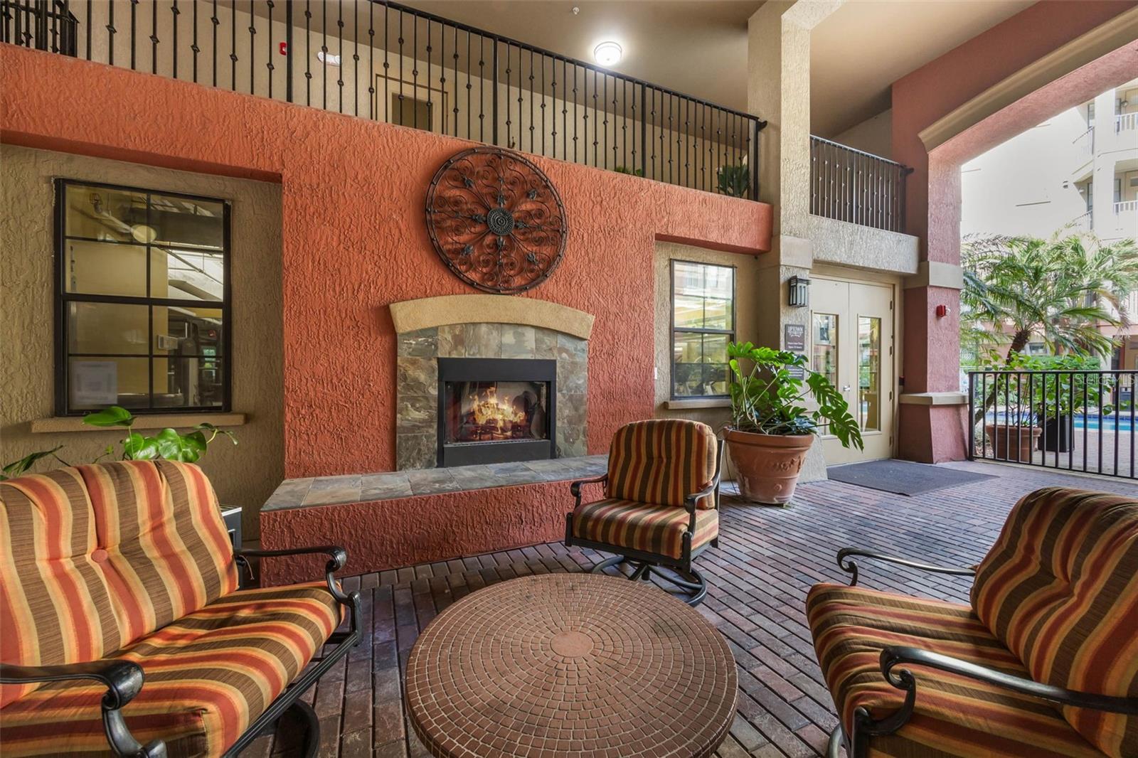 911 N ORANGE AVE #548