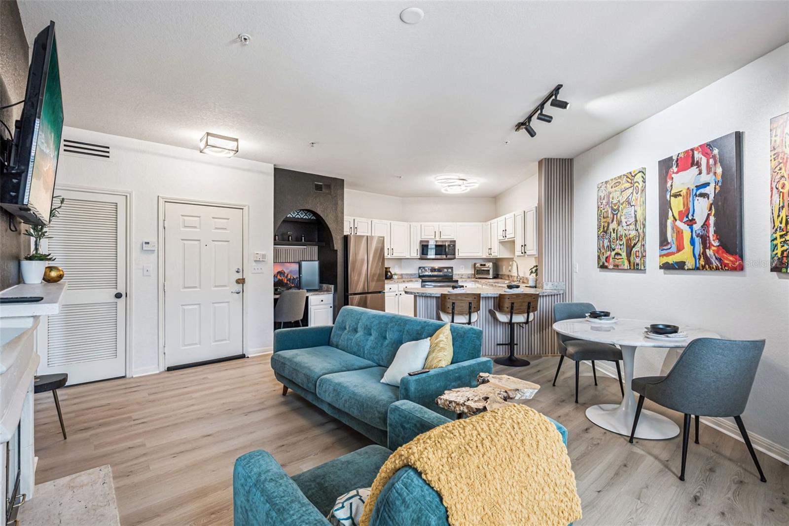 911 N ORANGE AVE #548