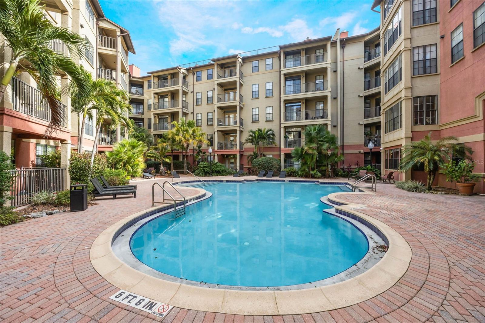 911 N ORANGE AVE #548