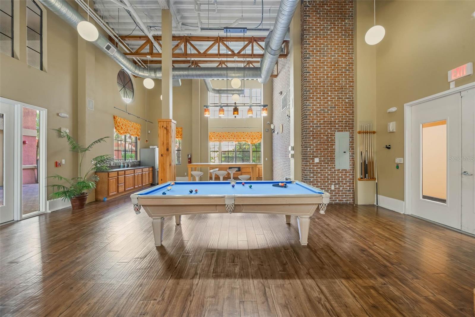 911 N ORANGE AVE #548