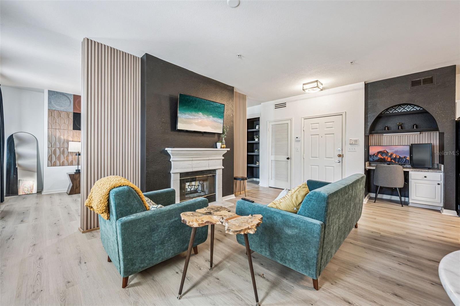 911 N ORANGE AVE #548