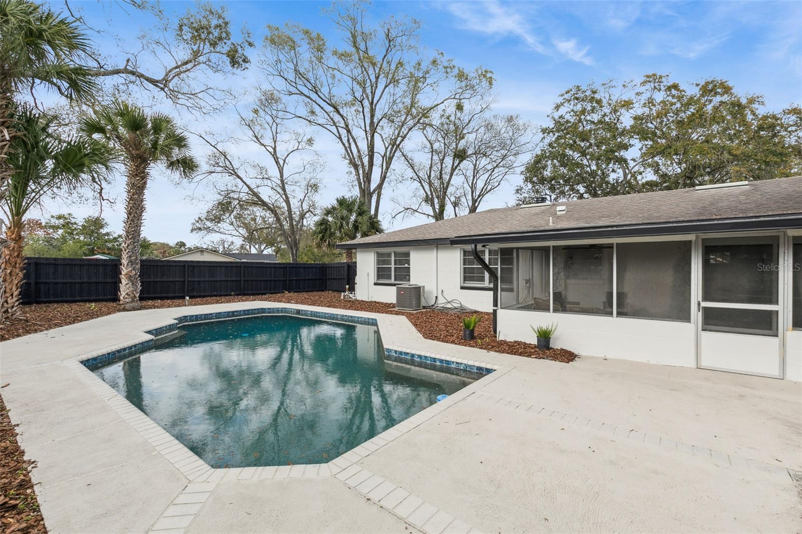 622 SPRING OAKS BLVD