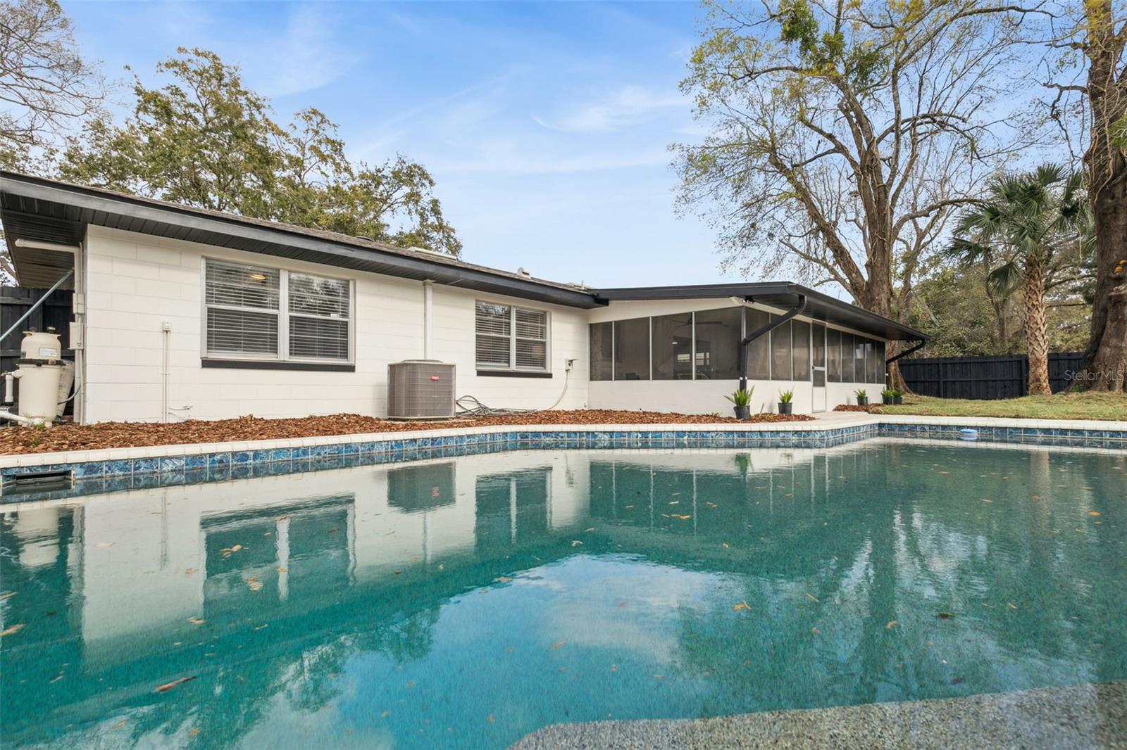 622 SPRING OAKS BLVD