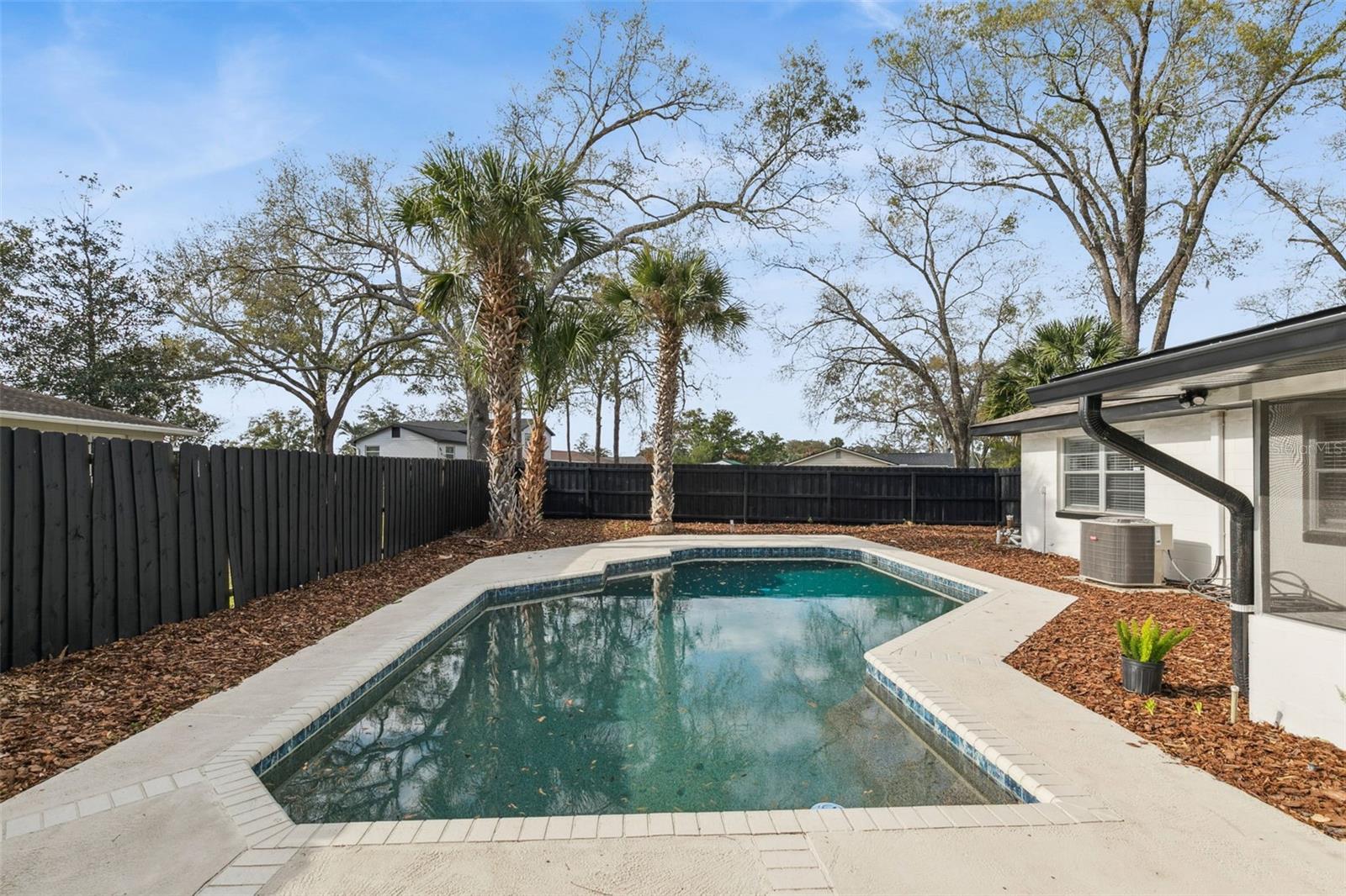 622 SPRING OAKS BLVD