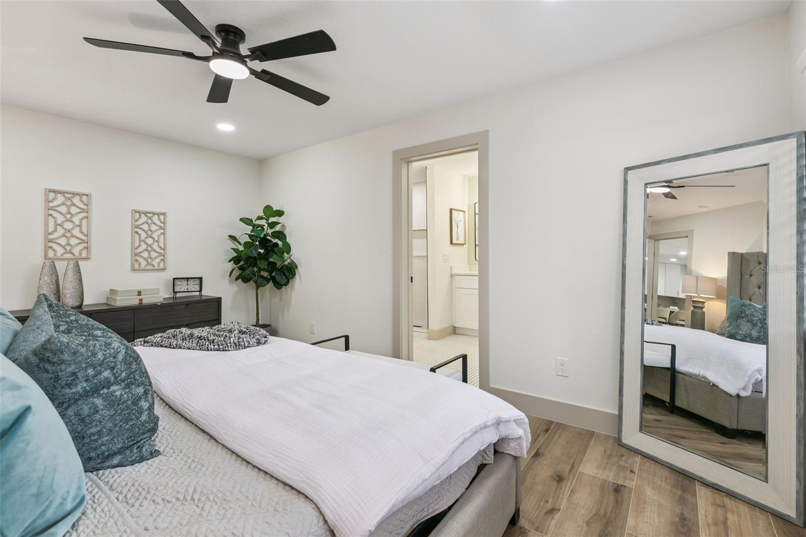 622 SPRING OAKS BLVD