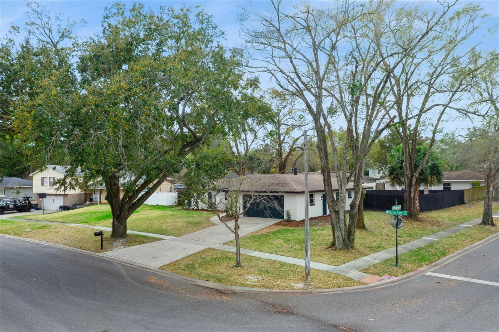 622 SPRING OAKS BLVD