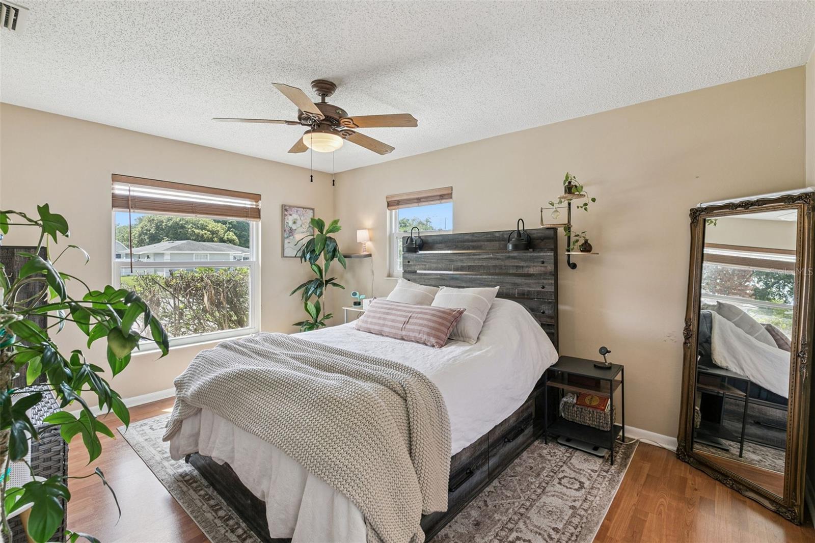 102 N SILVER CLUSTER CT