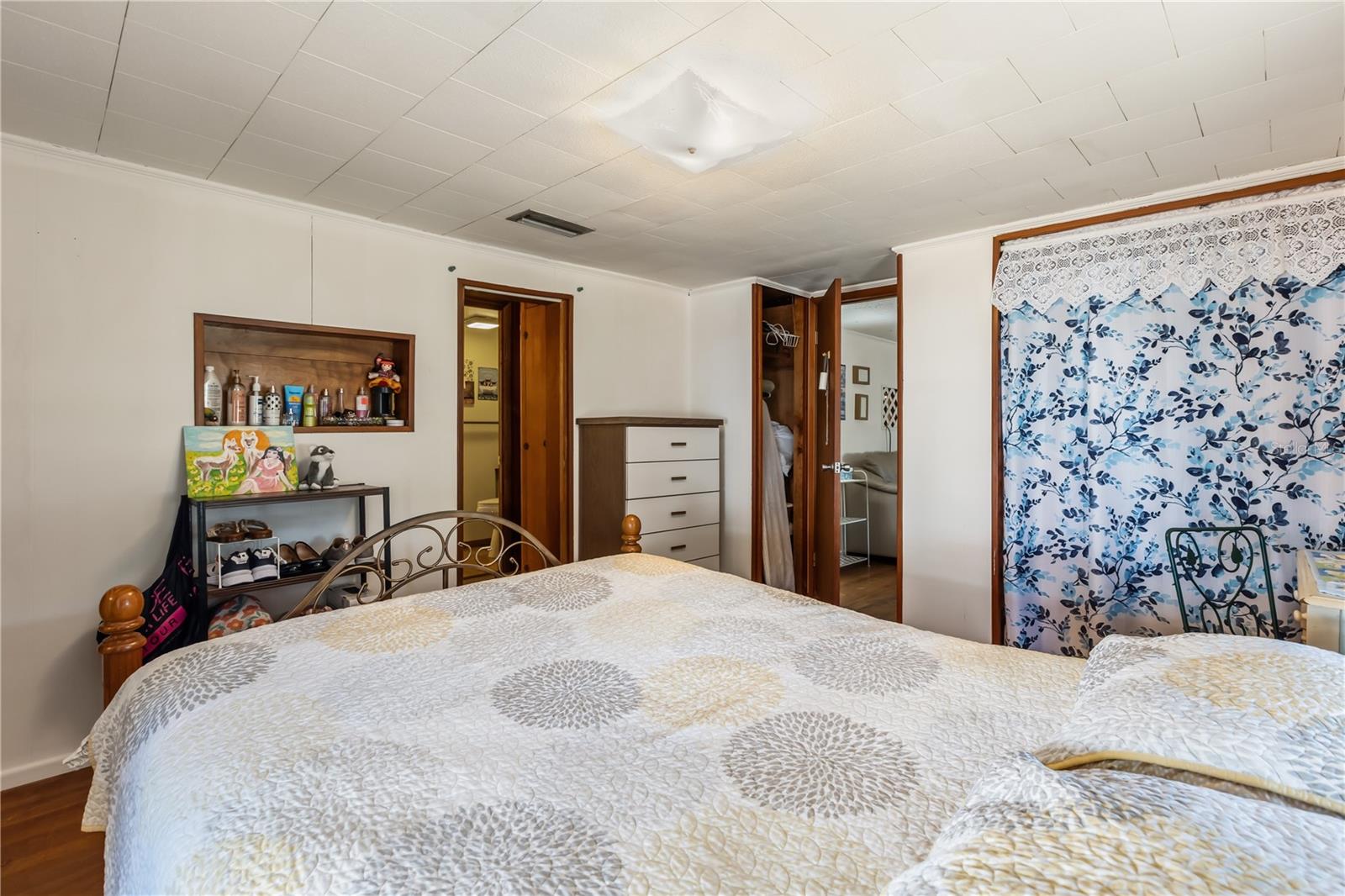 1520 PARK DR
