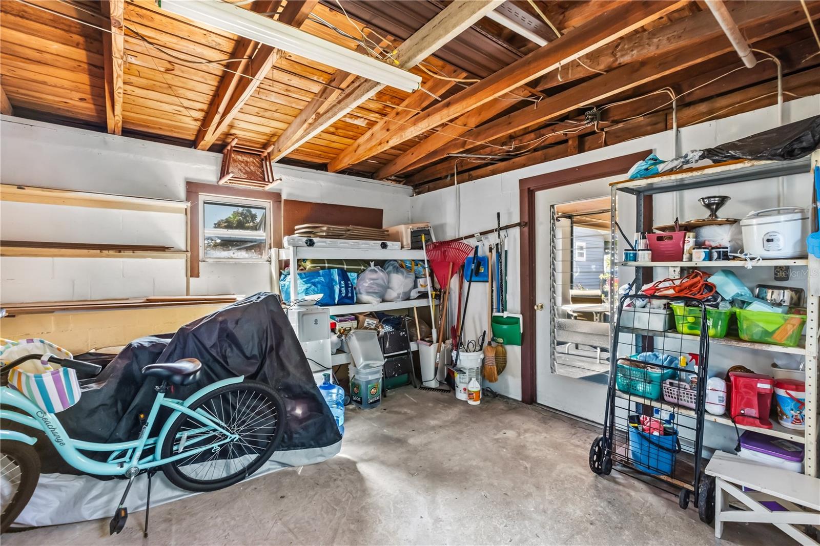 1520 PARK DR