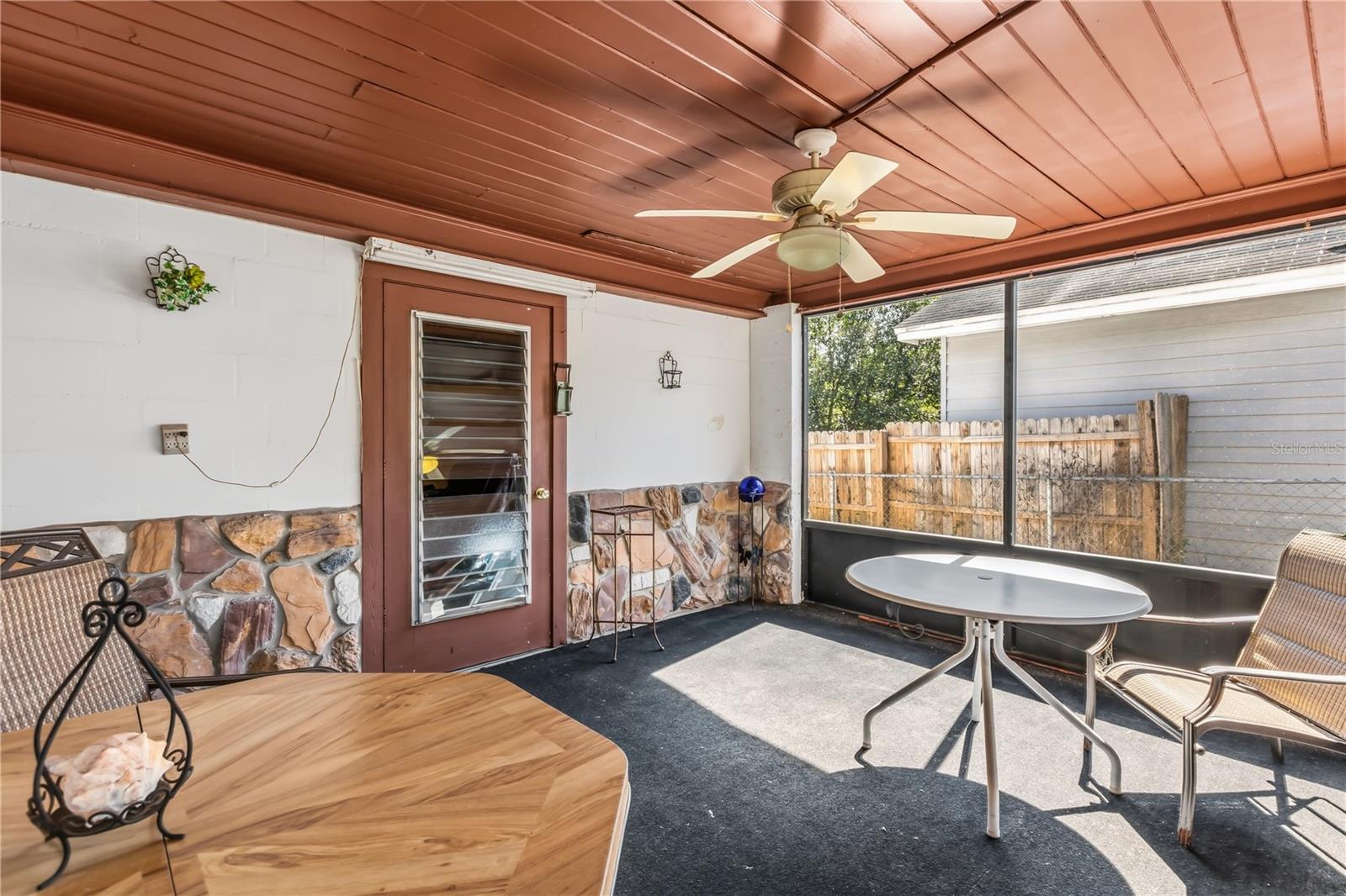 1520 PARK DR