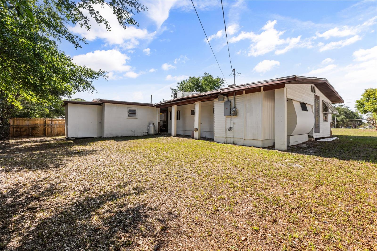 1520 PARK DR