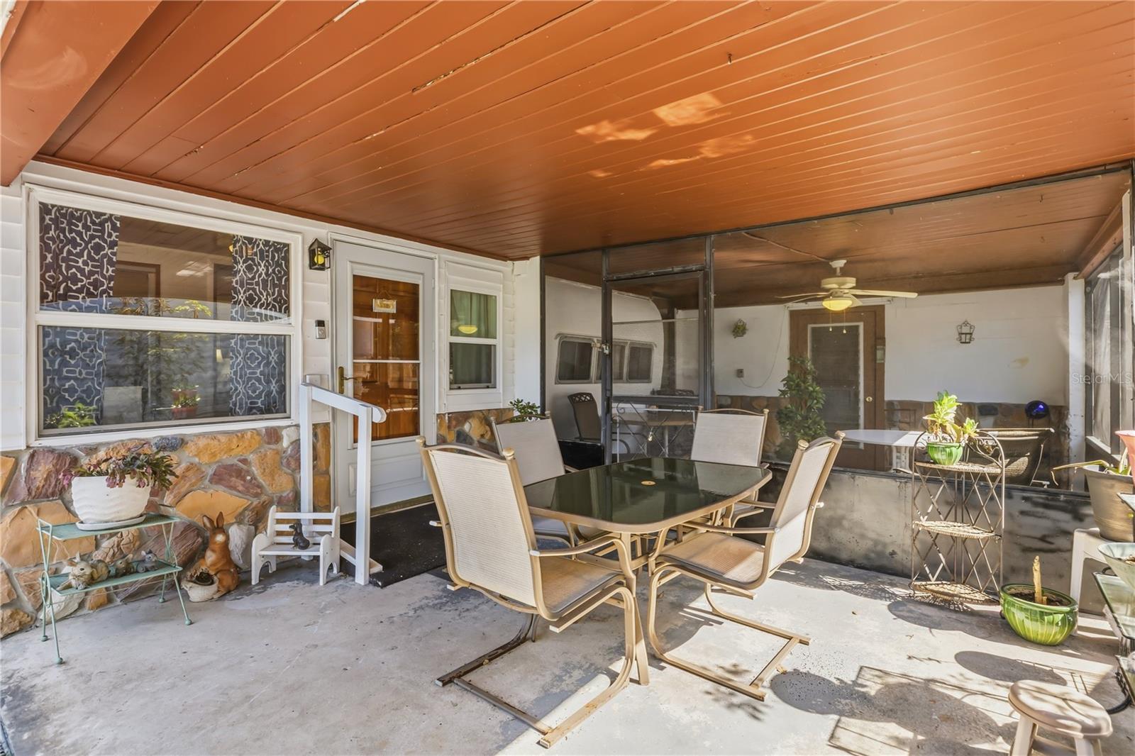 1520 PARK DR