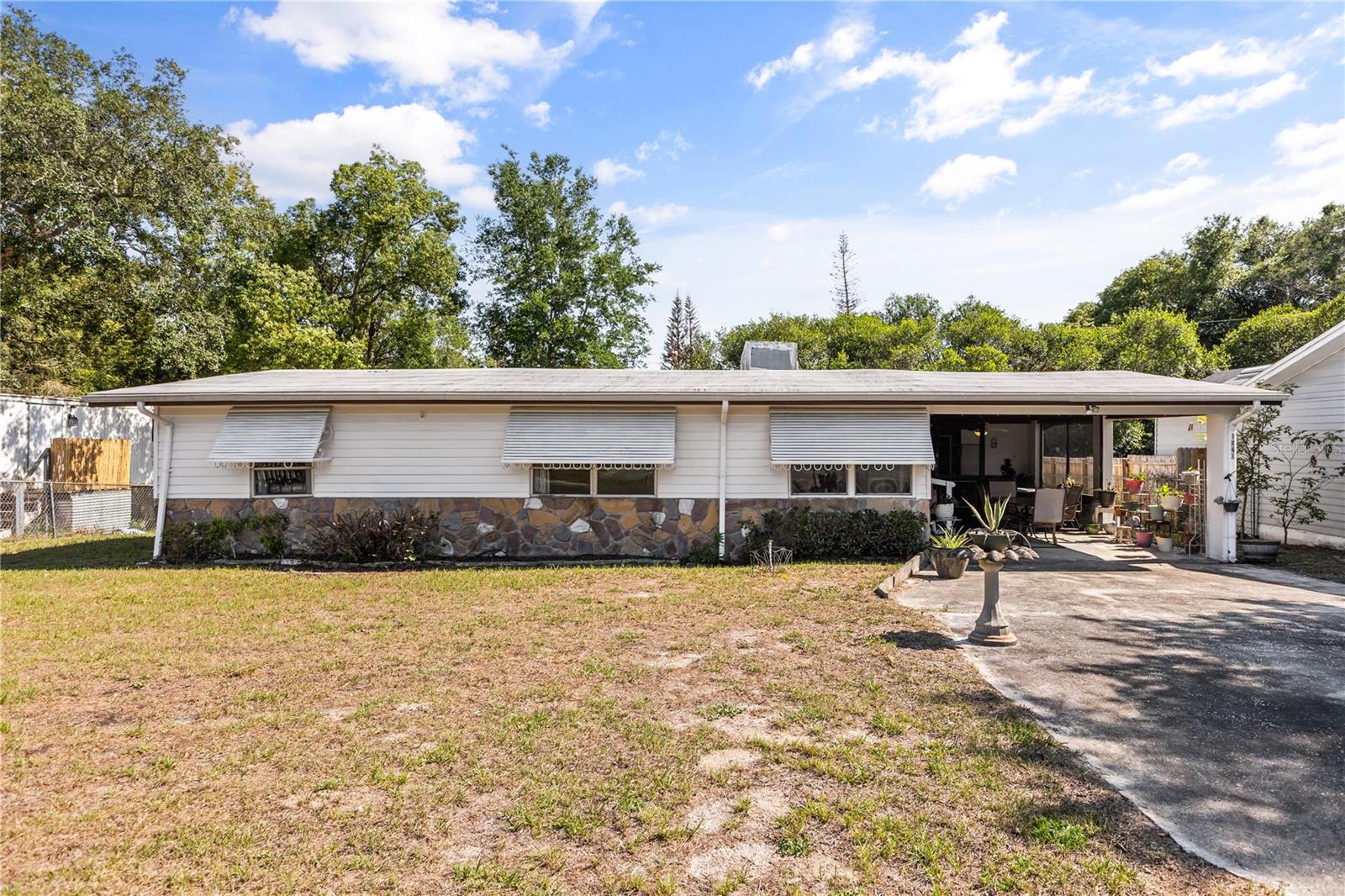 1520 PARK DR