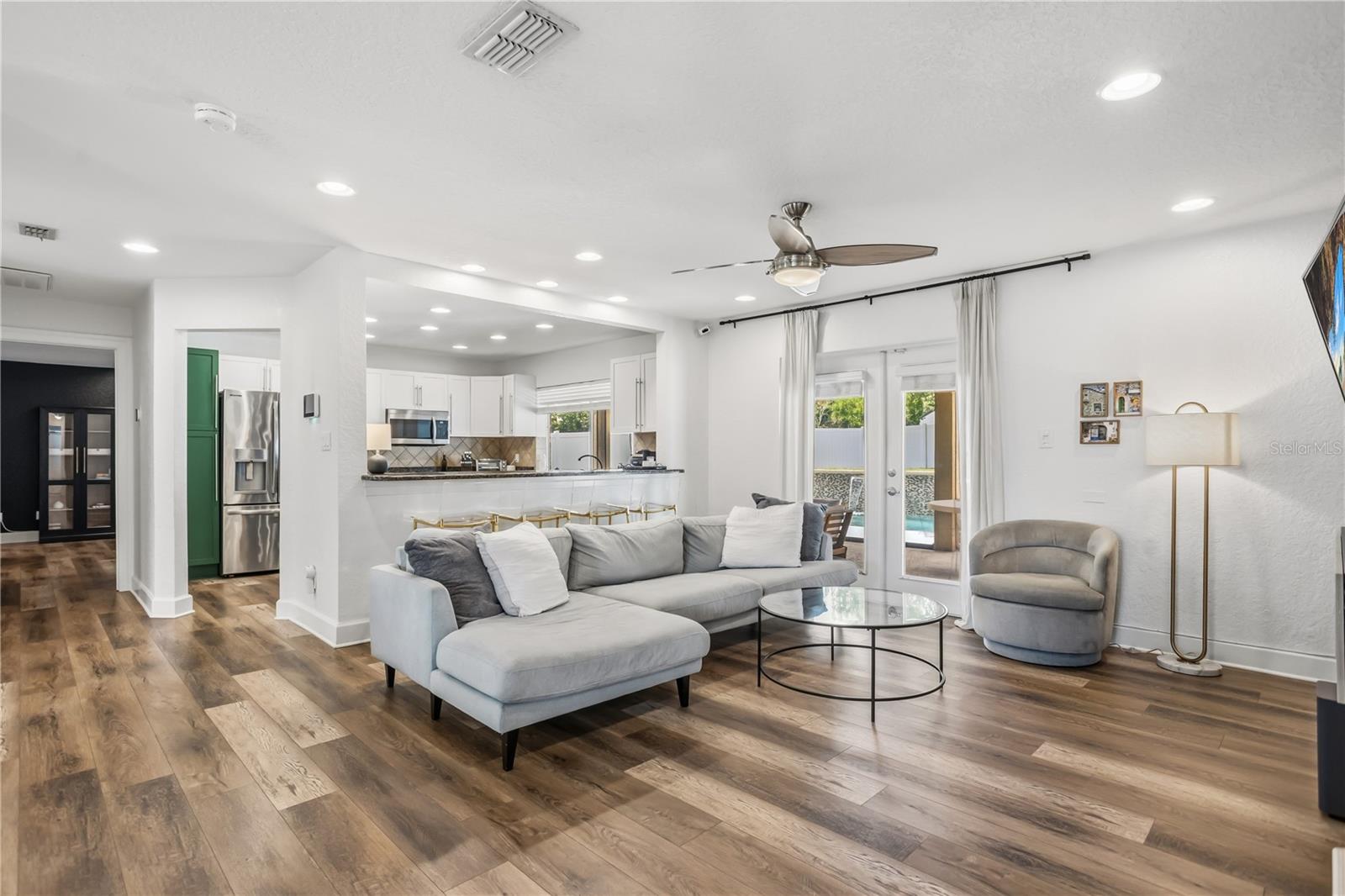 404 BARCLAY AVE