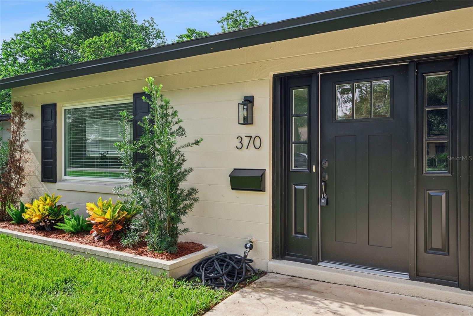 370 SULTANA LN