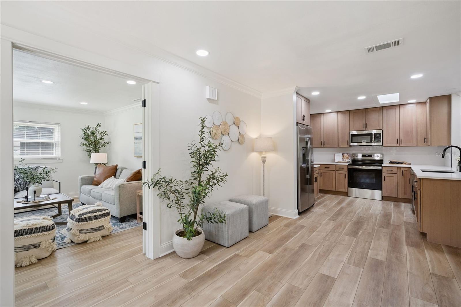 370 SULTANA LN