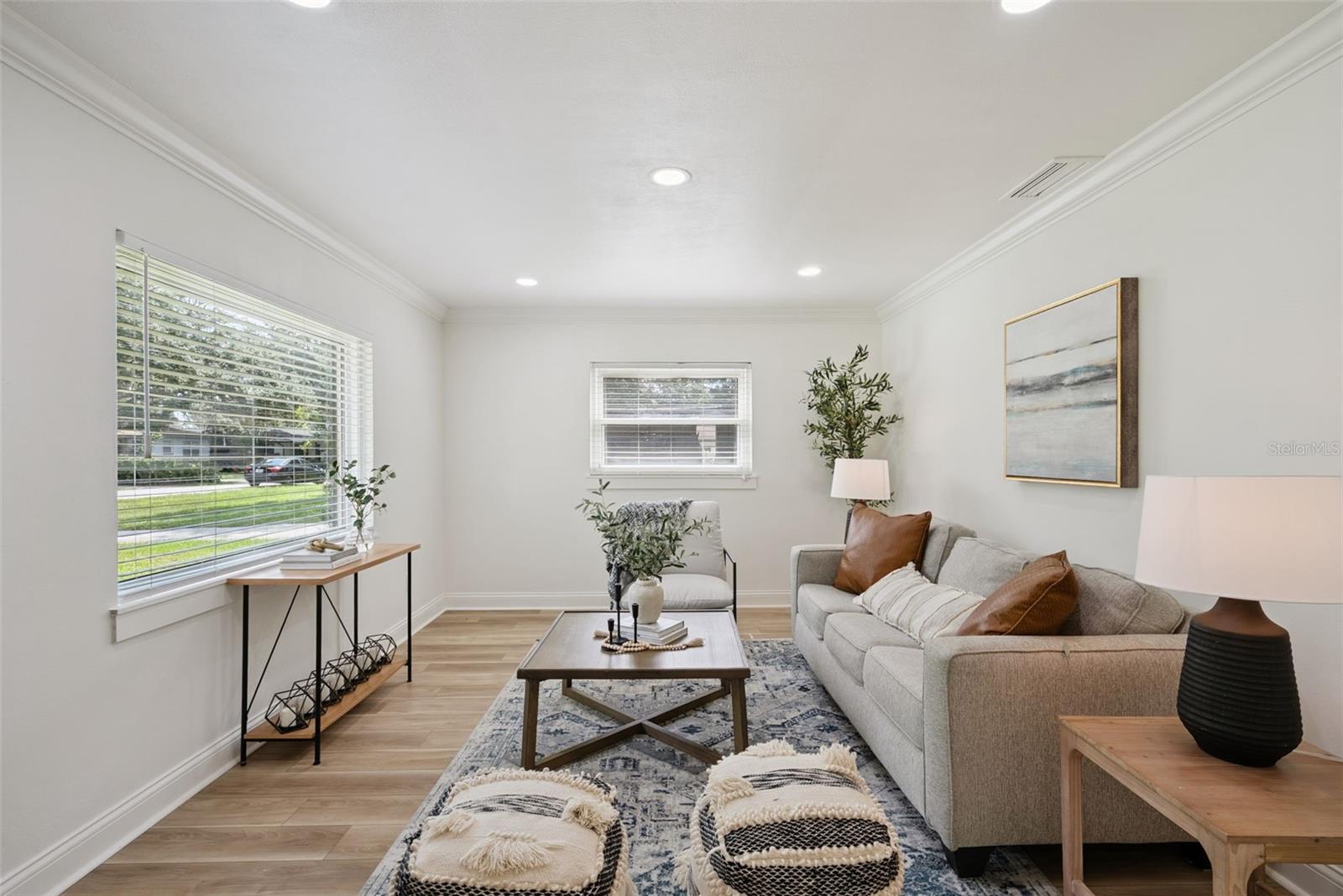 370 SULTANA LN