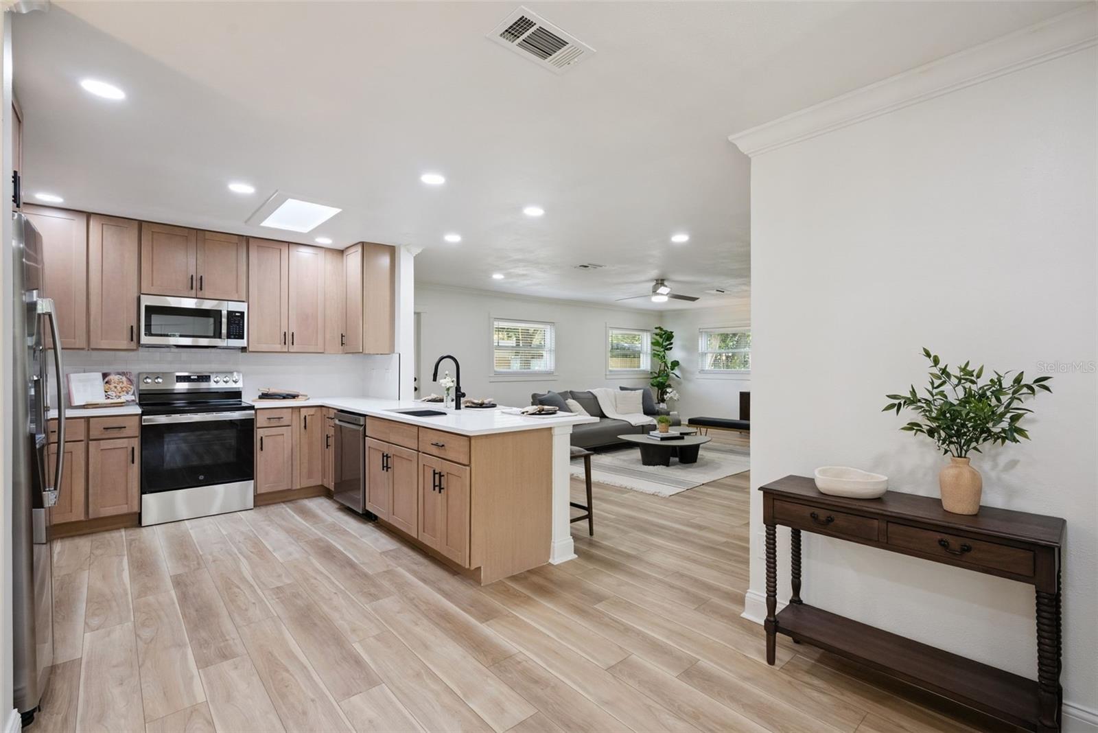 370 SULTANA LN