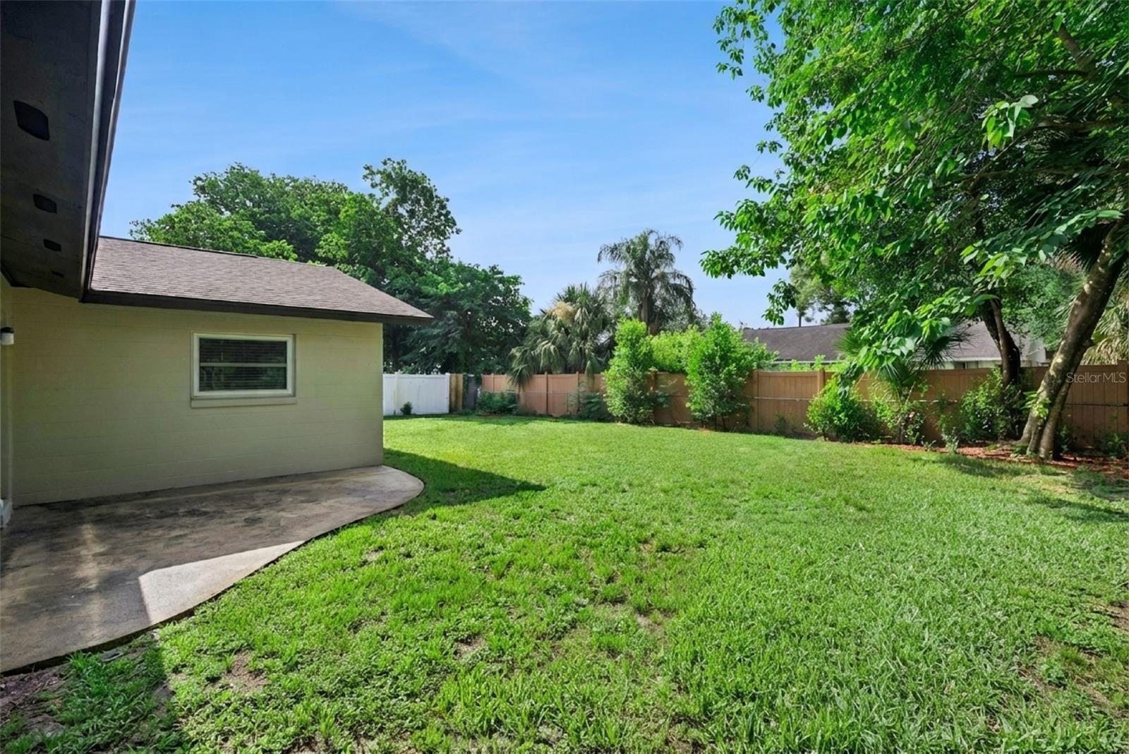 370 SULTANA LN