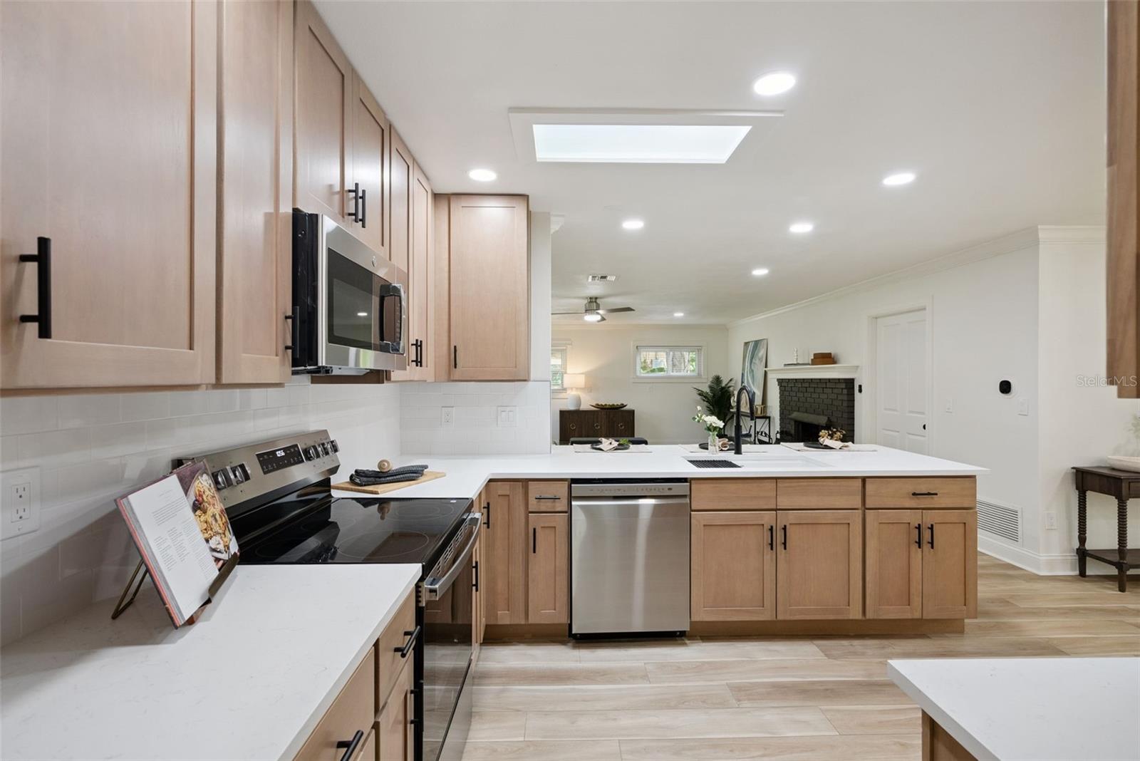 370 SULTANA LN