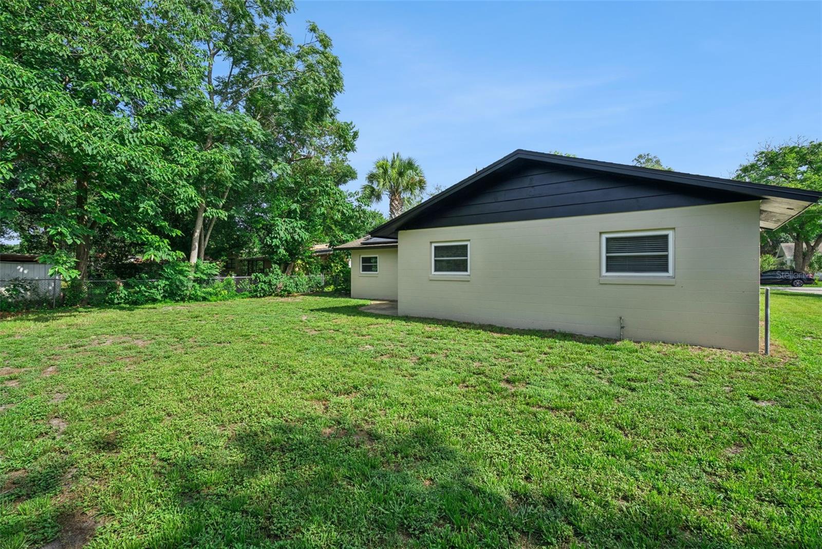 370 SULTANA LN