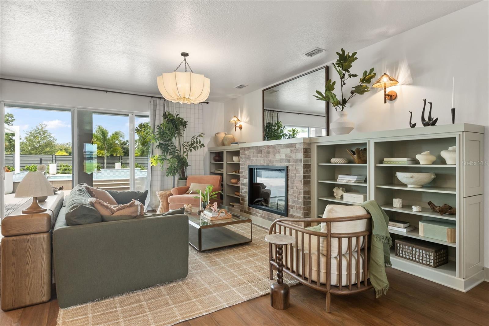 462 EMERALD GROVE DR