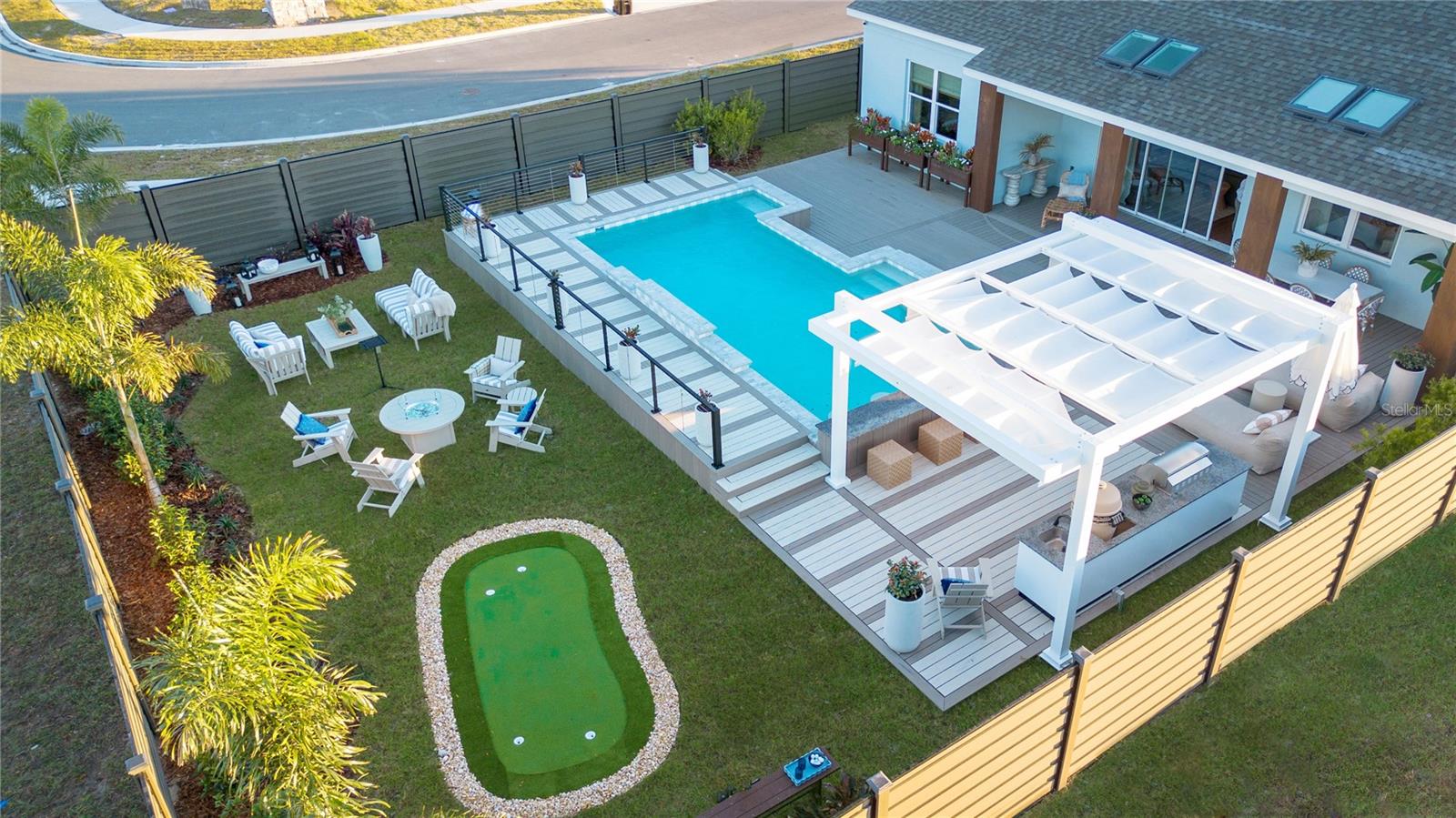 462 EMERALD GROVE DR