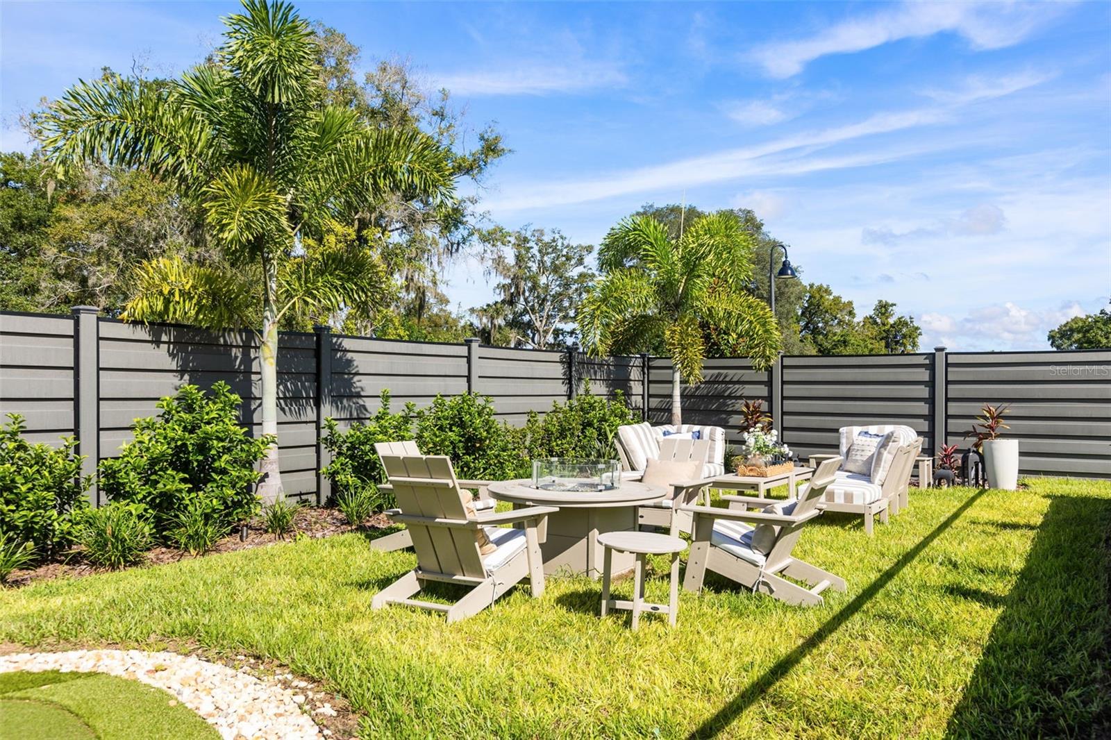 462 EMERALD GROVE DR