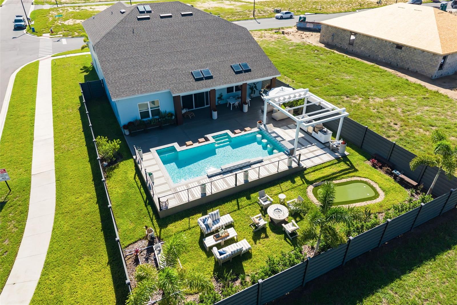 462 EMERALD GROVE DR