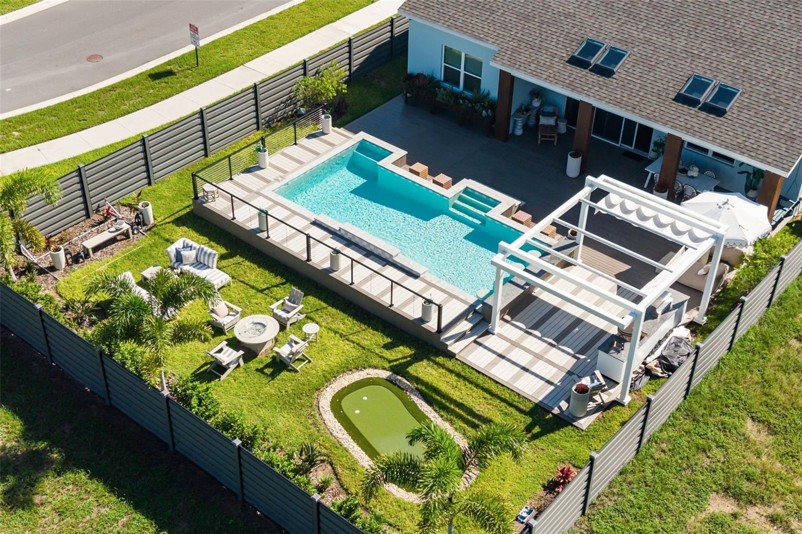 462 EMERALD GROVE DR