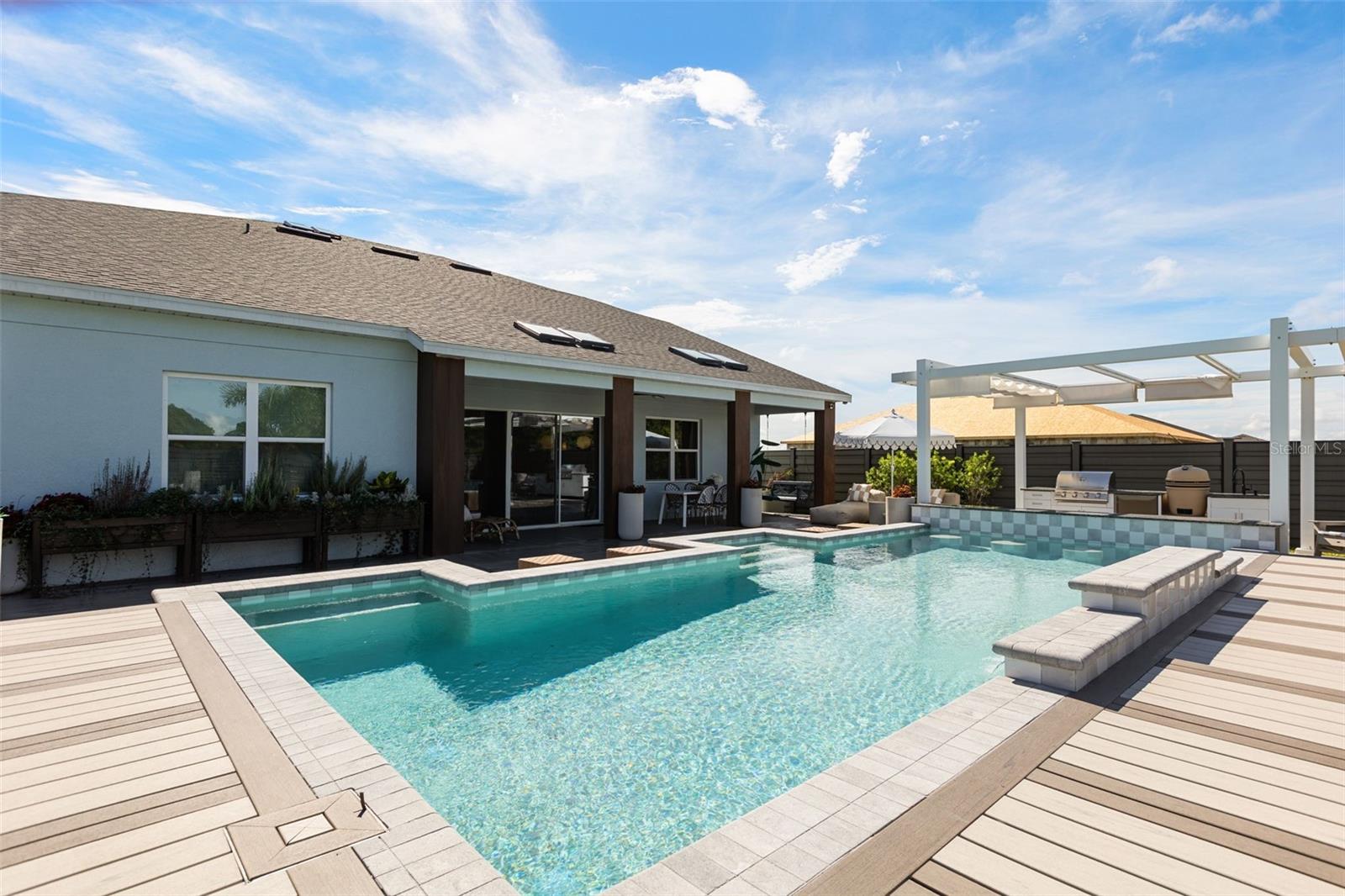 462 EMERALD GROVE DR