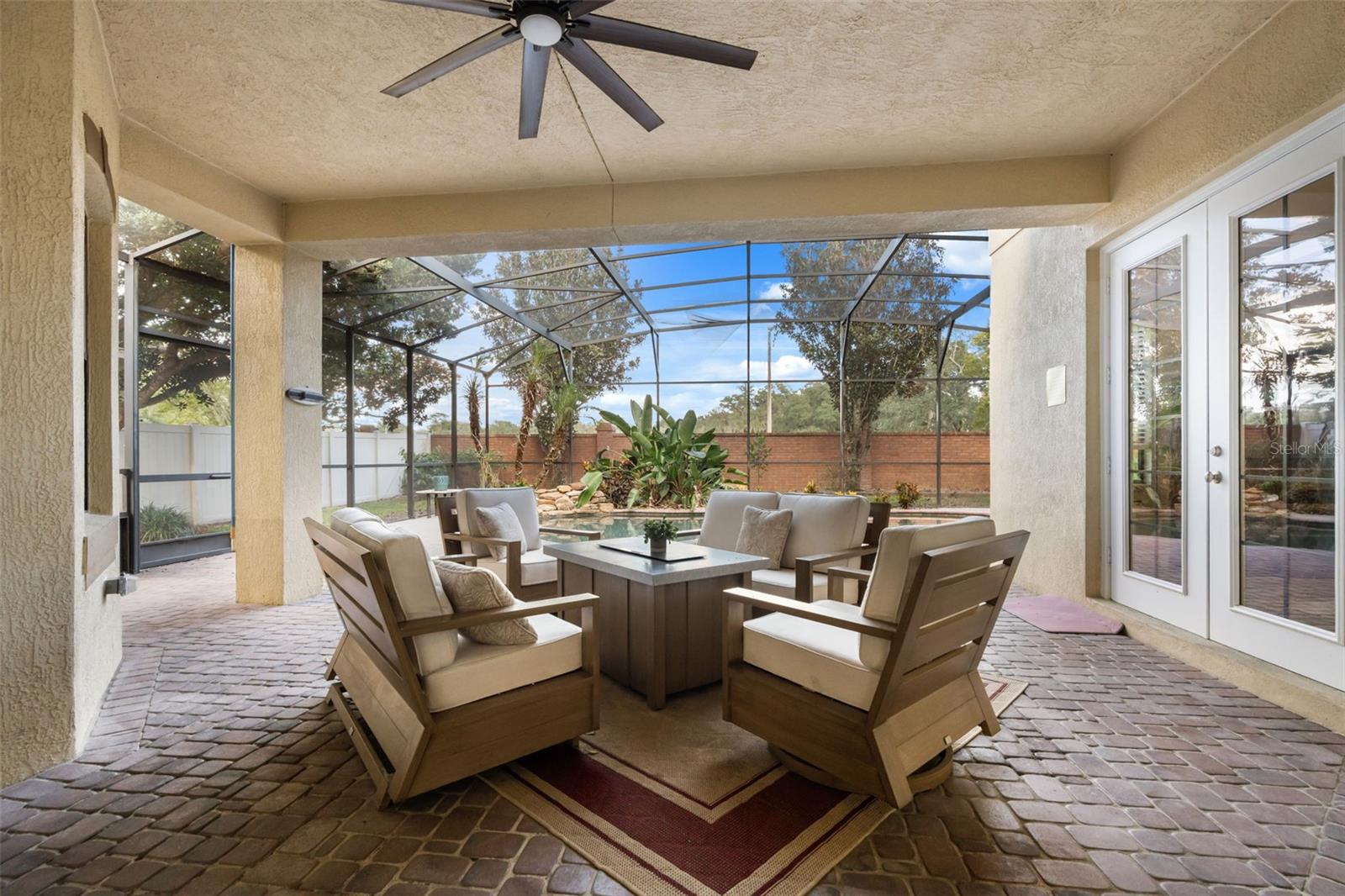1260 BELLA VISTA CIR