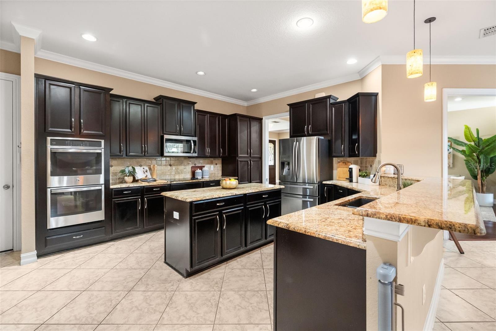 1260 BELLA VISTA CIR