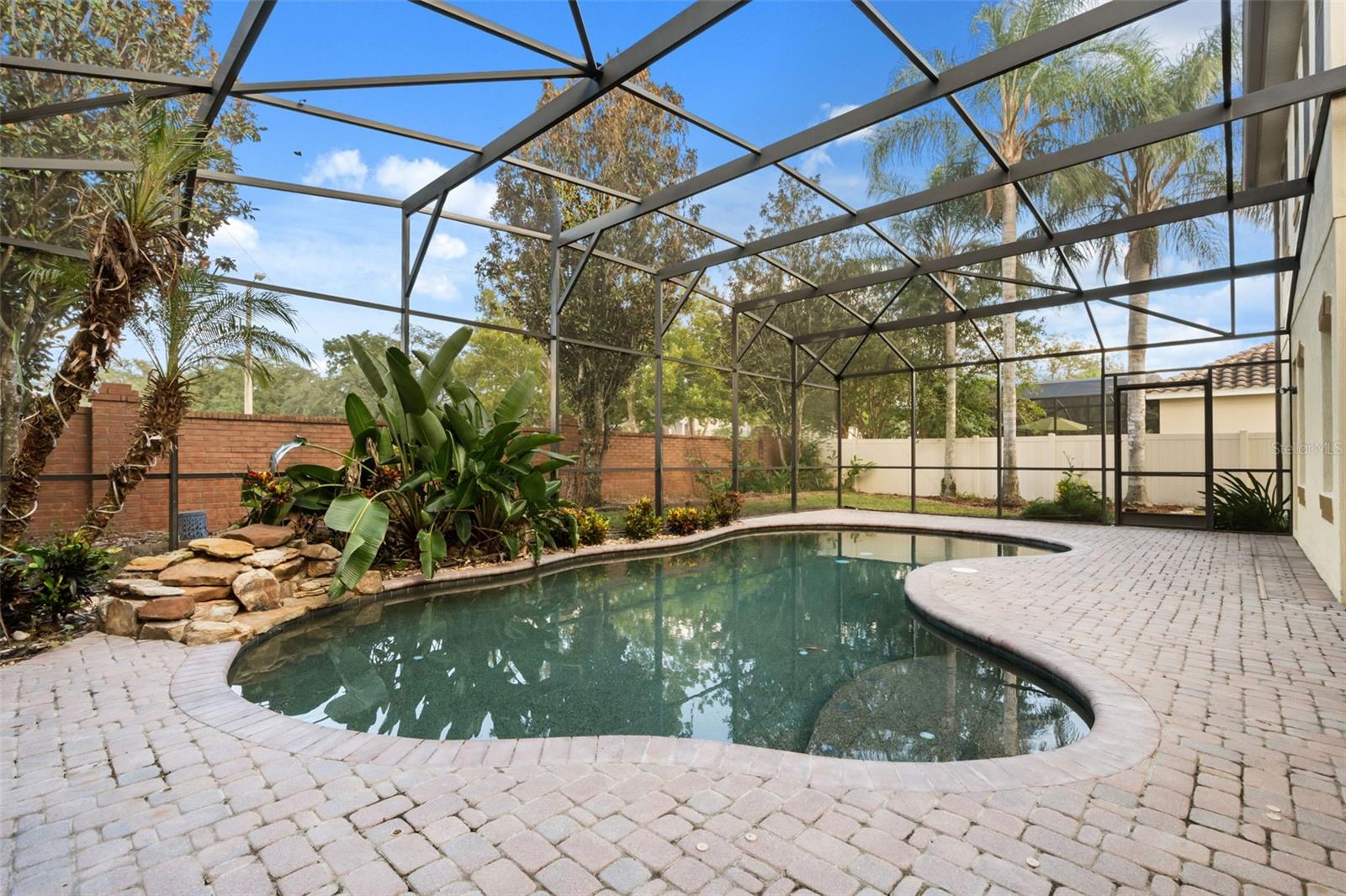 1260 BELLA VISTA CIR