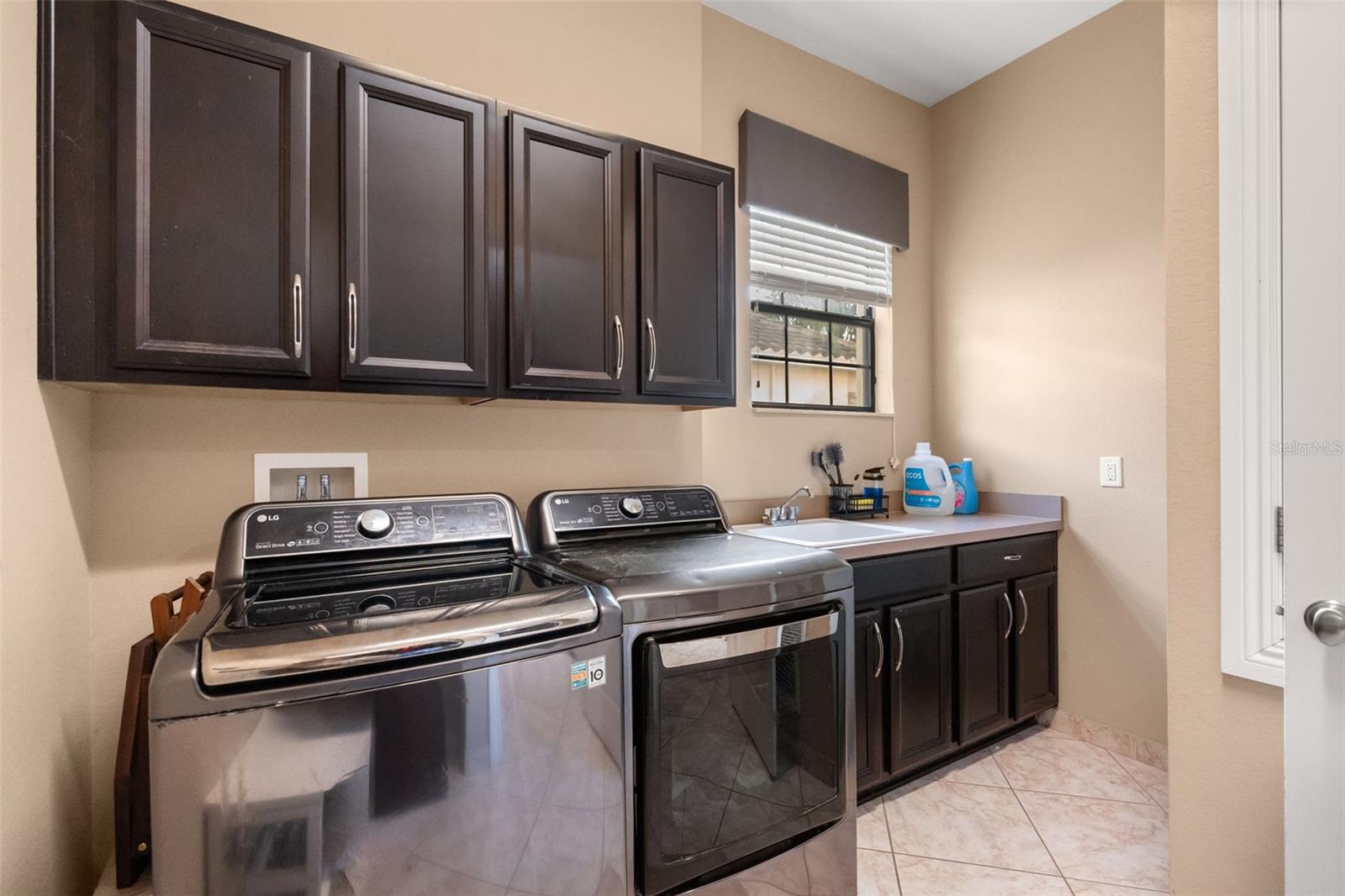 1260 BELLA VISTA CIR