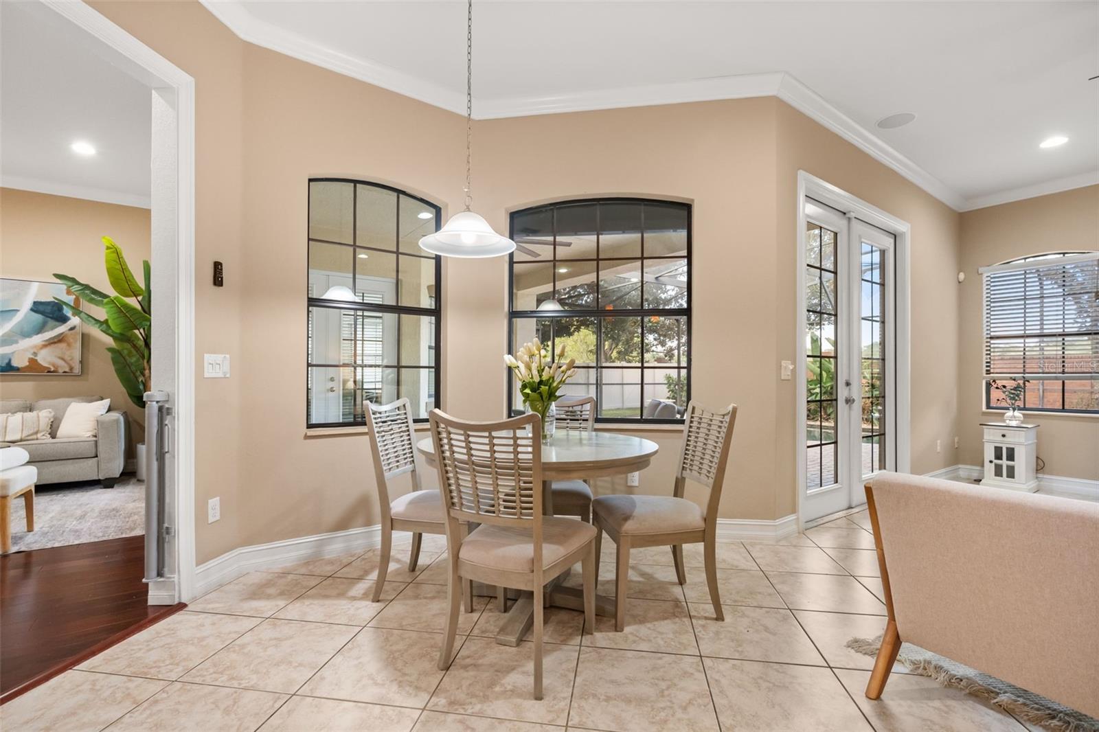 1260 BELLA VISTA CIR