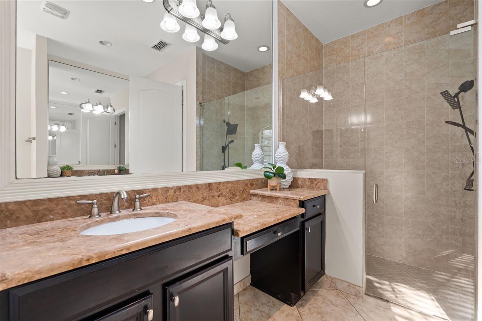 1260 BELLA VISTA CIR