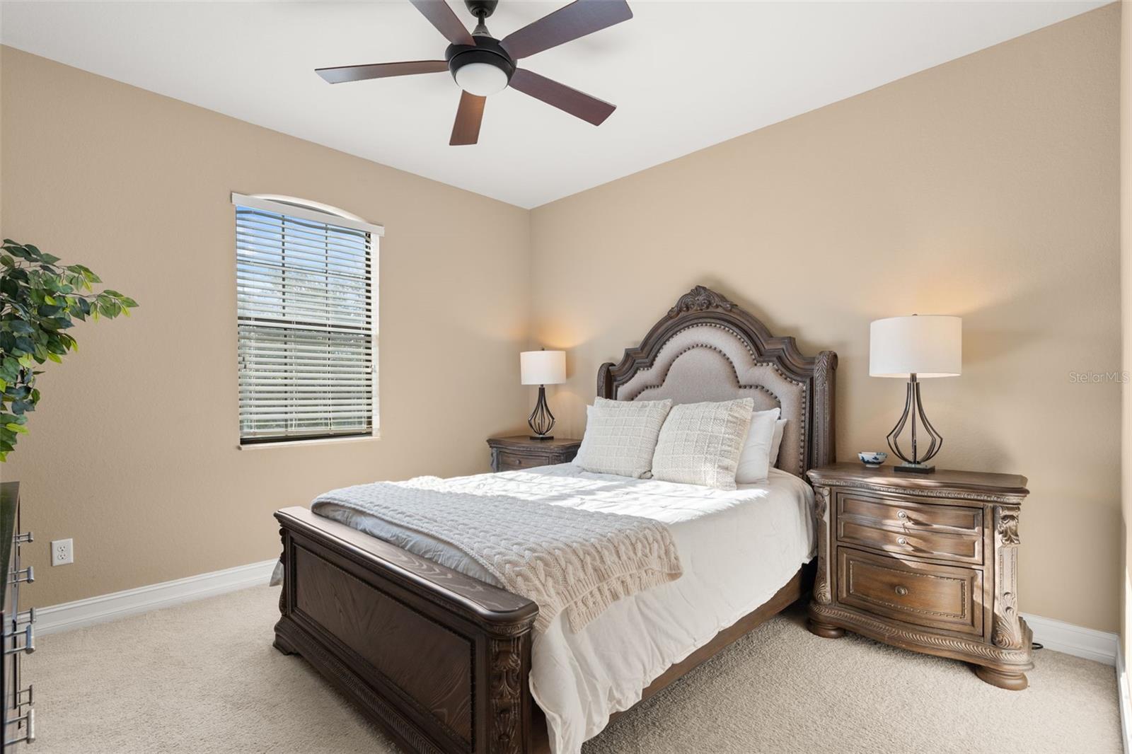 1260 BELLA VISTA CIR