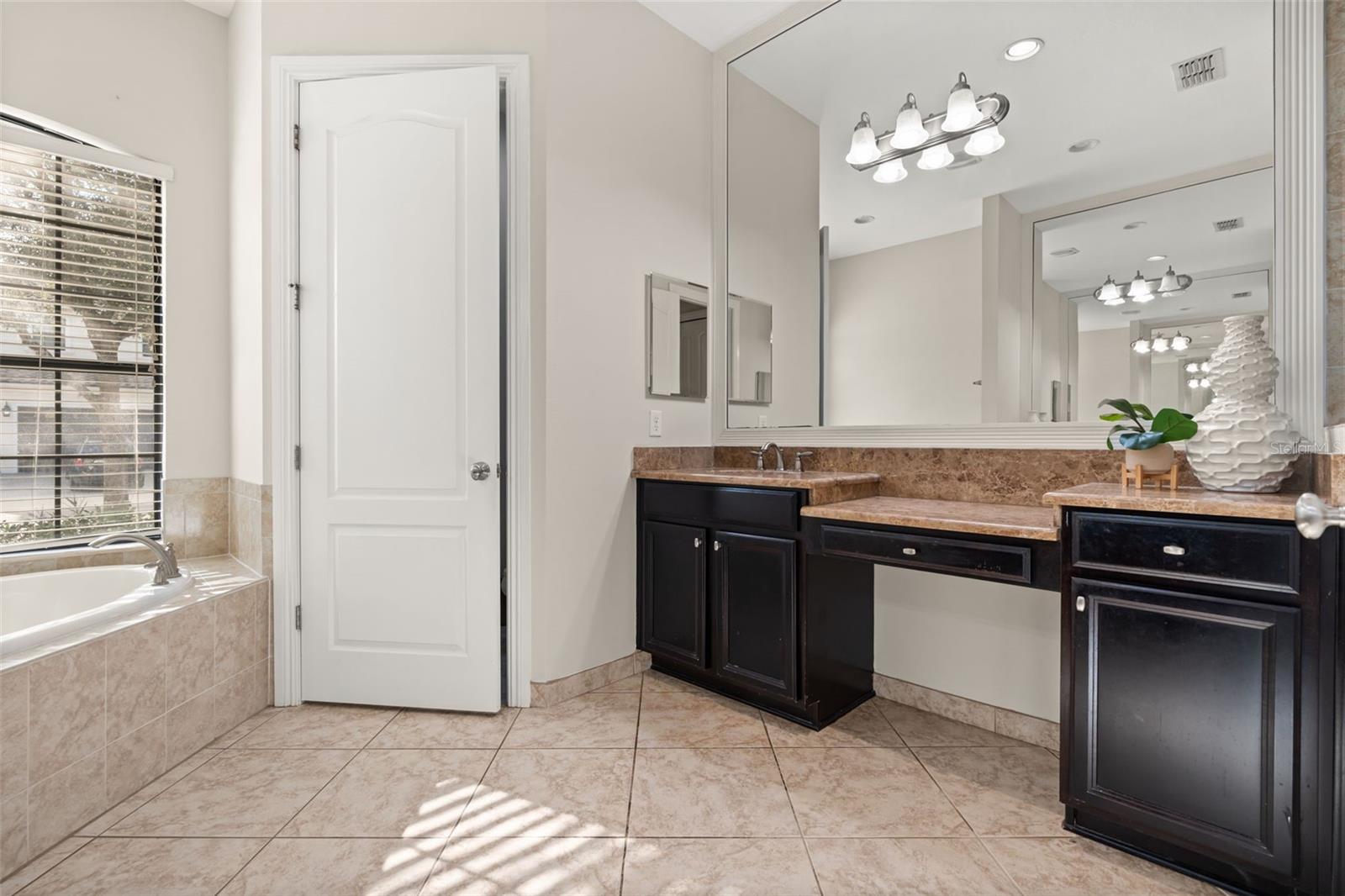 1260 BELLA VISTA CIR