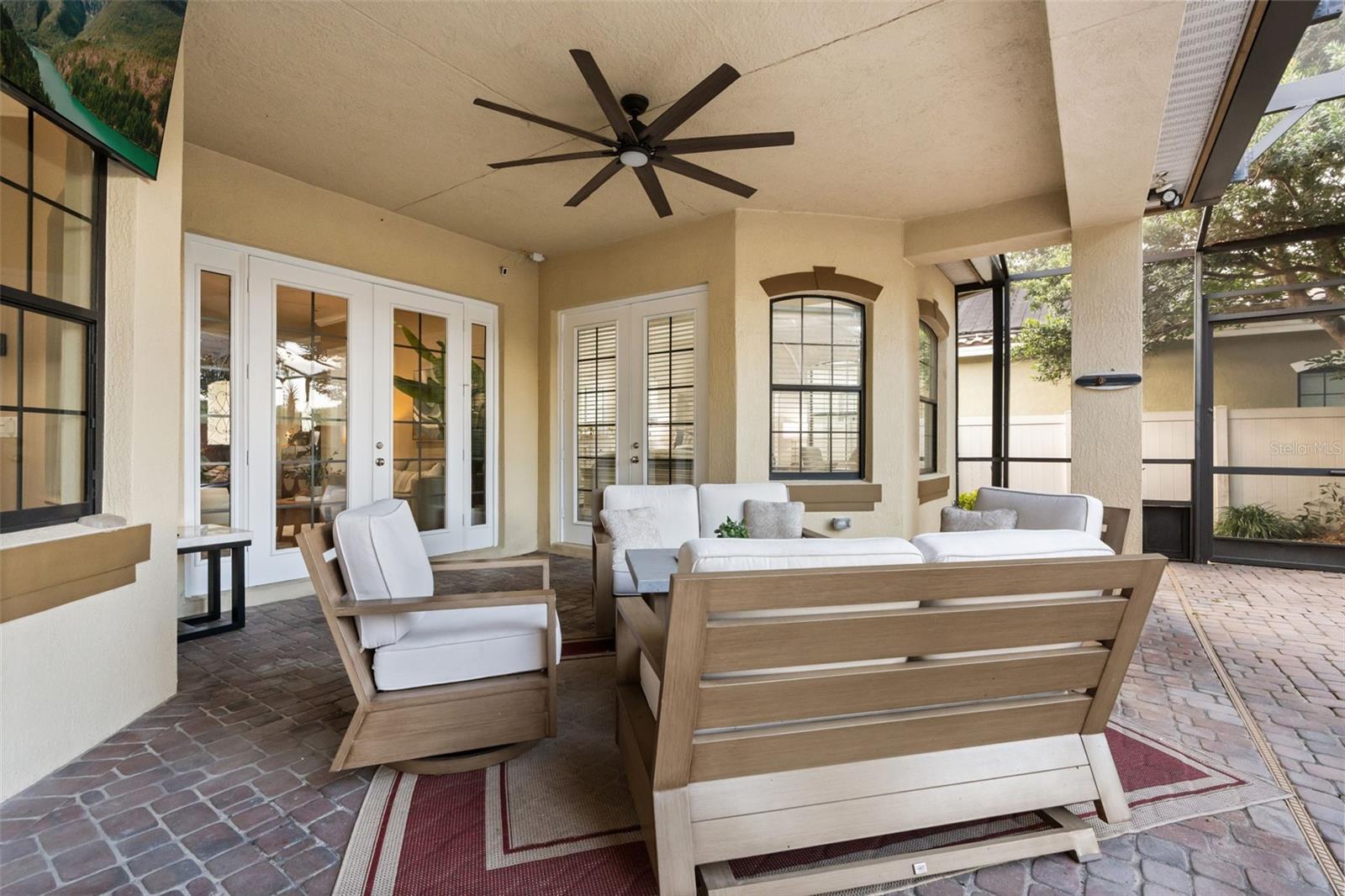 1260 BELLA VISTA CIR