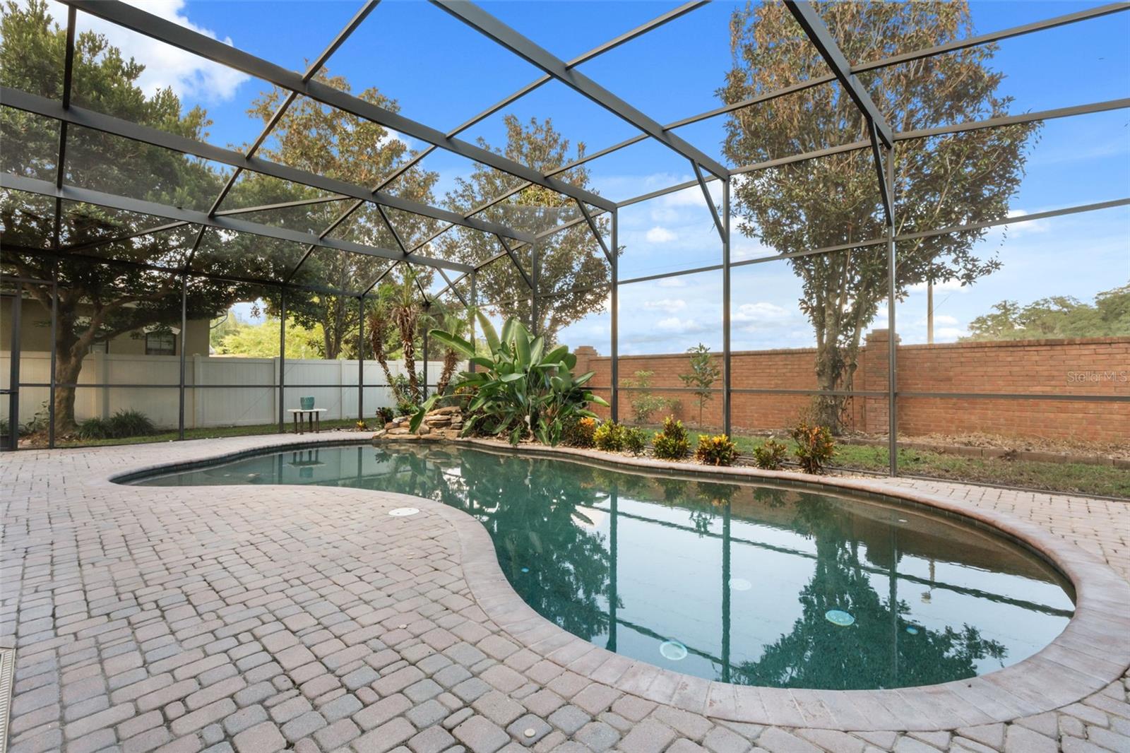 1260 BELLA VISTA CIR