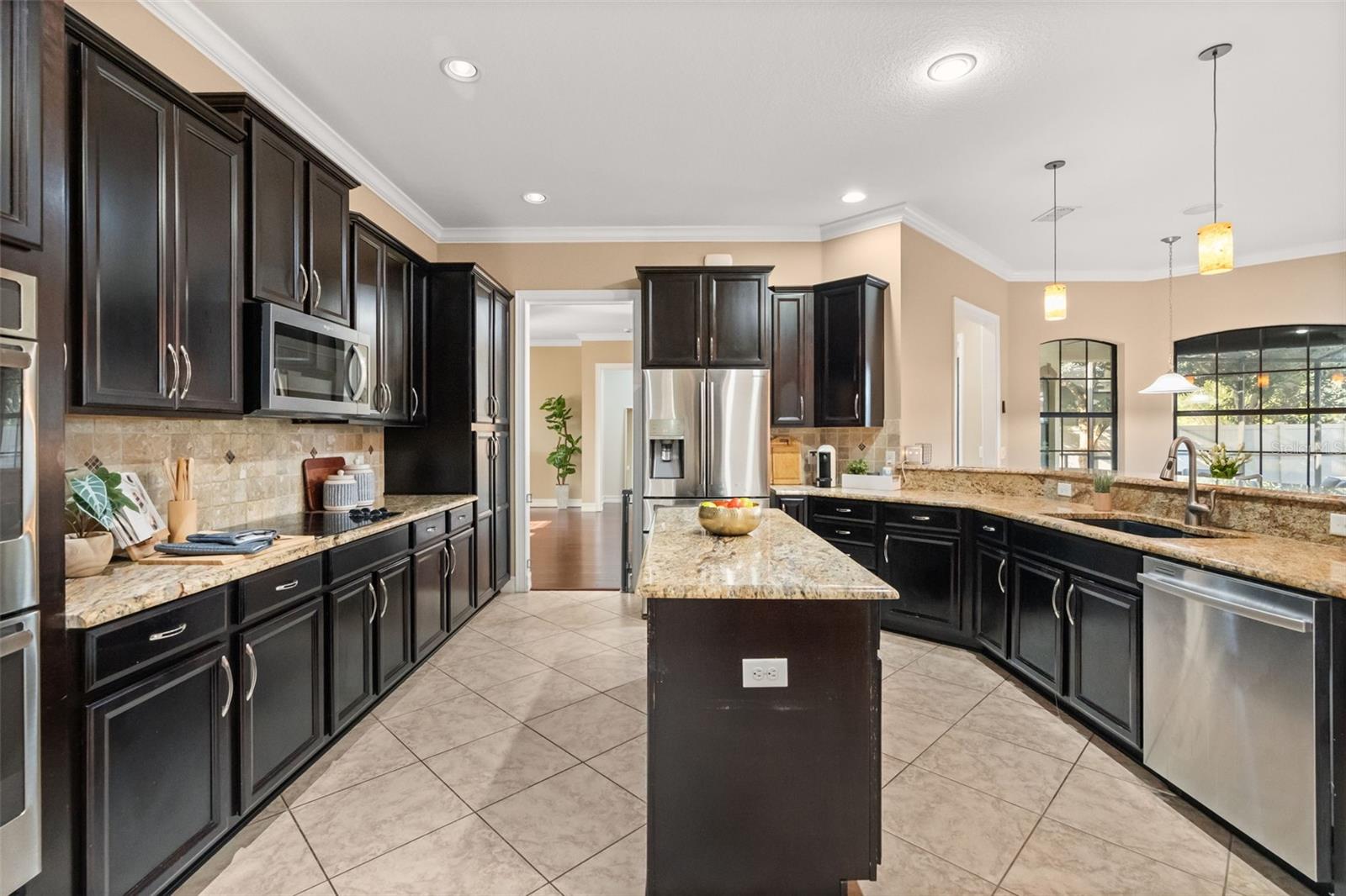 1260 BELLA VISTA CIR
