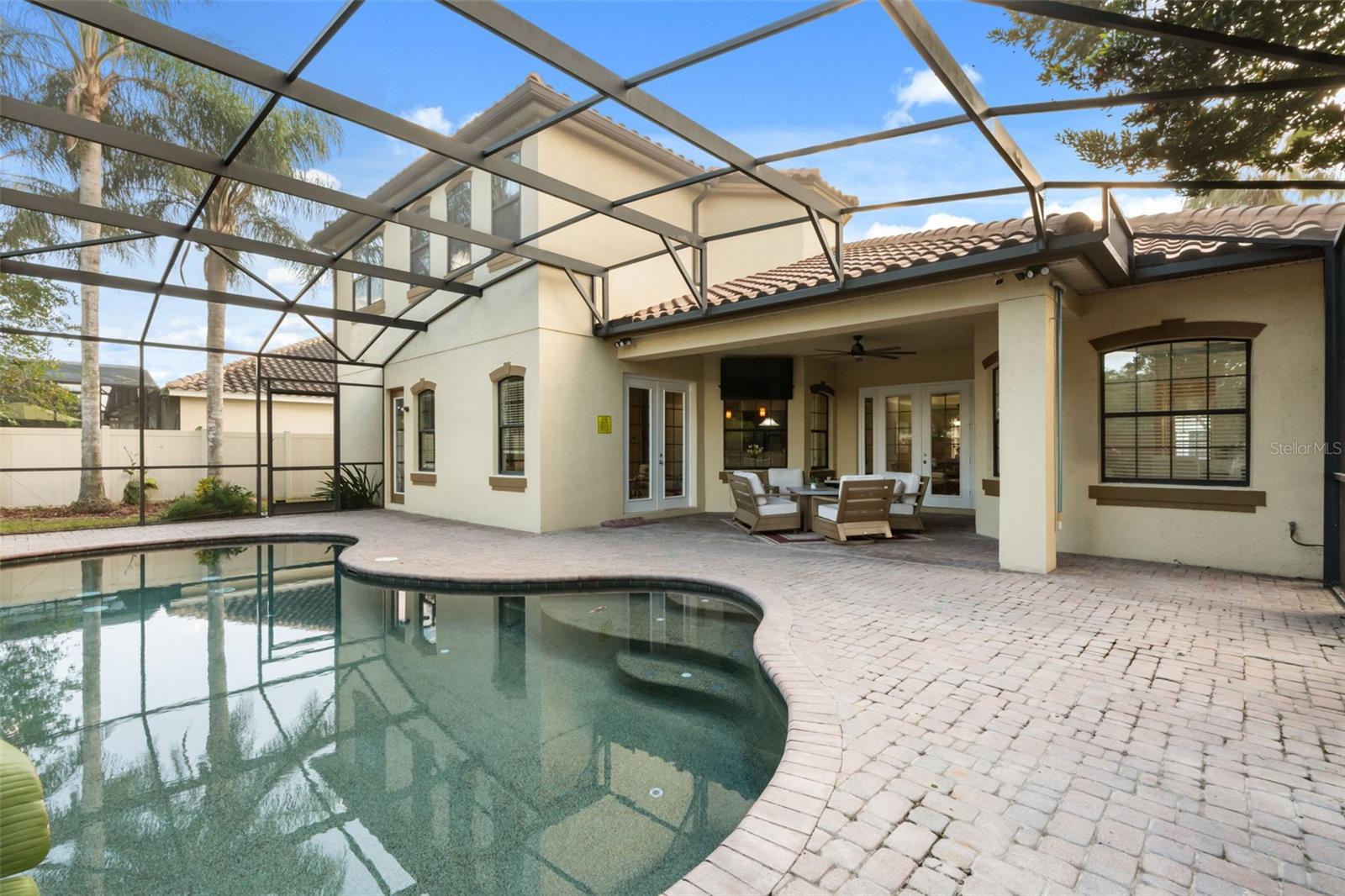 1260 BELLA VISTA CIR