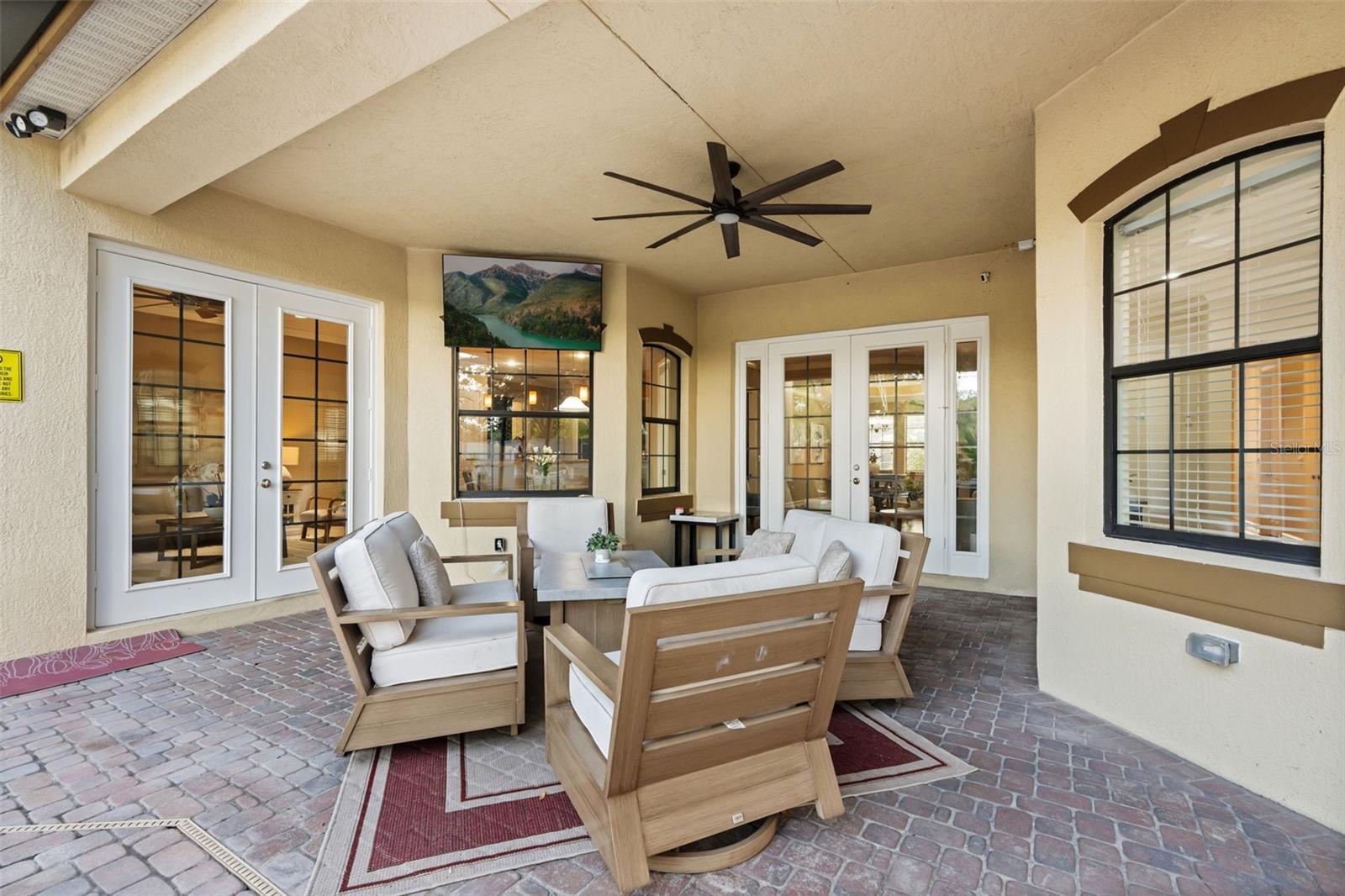 1260 BELLA VISTA CIR